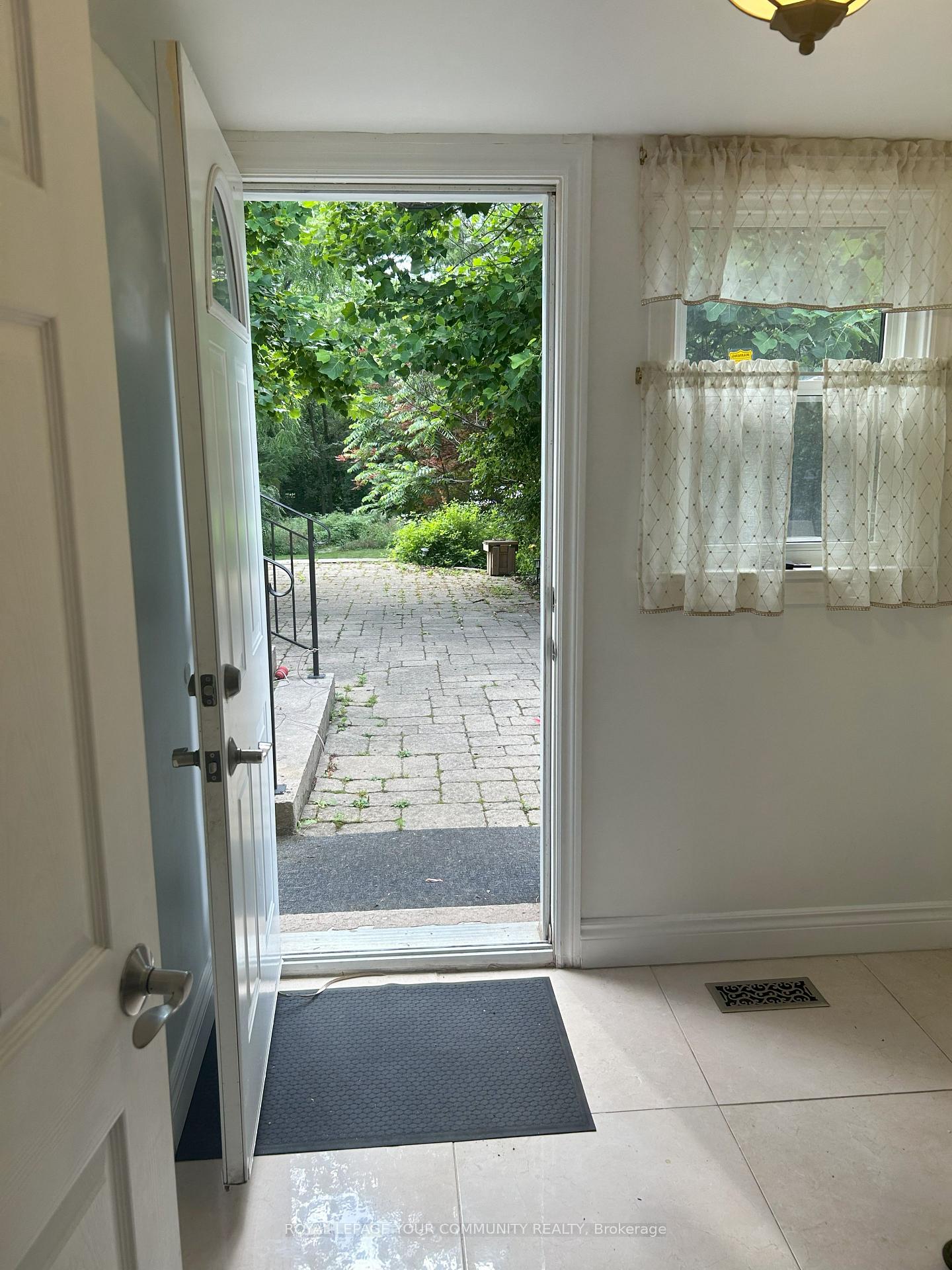 Photo 10 of 46 Netherford Road, Vaughan, Maple — HOMEH