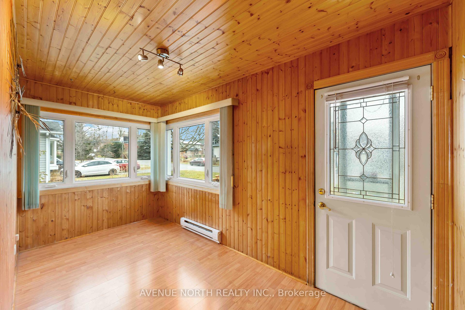 Photo 4 of 177 Compton Avenue, Ottawa, Woodroffe — HOMEH