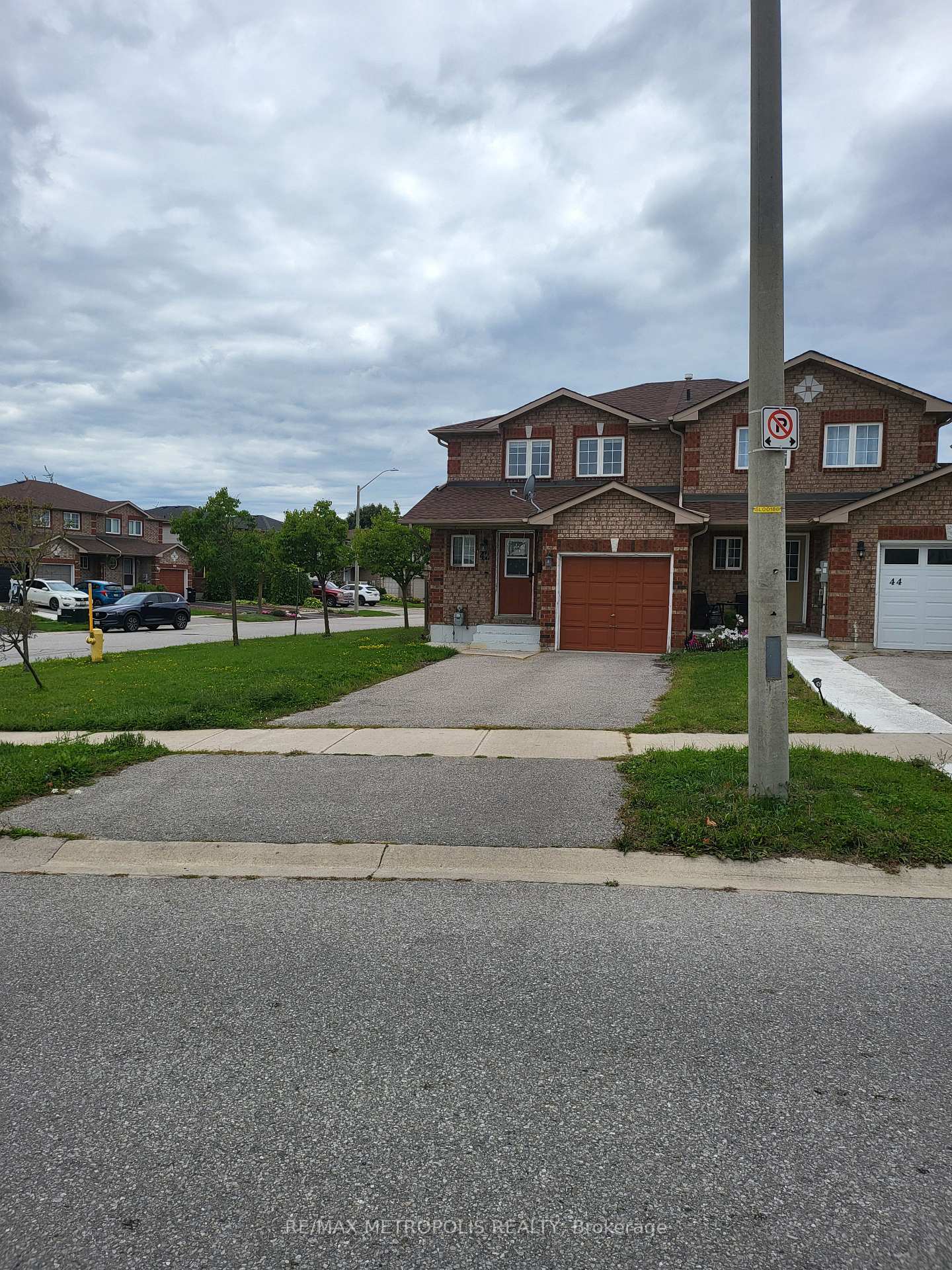 Photo 2 of 42 Larkin Drive, Barrie, Georgian Drive — HOMEH