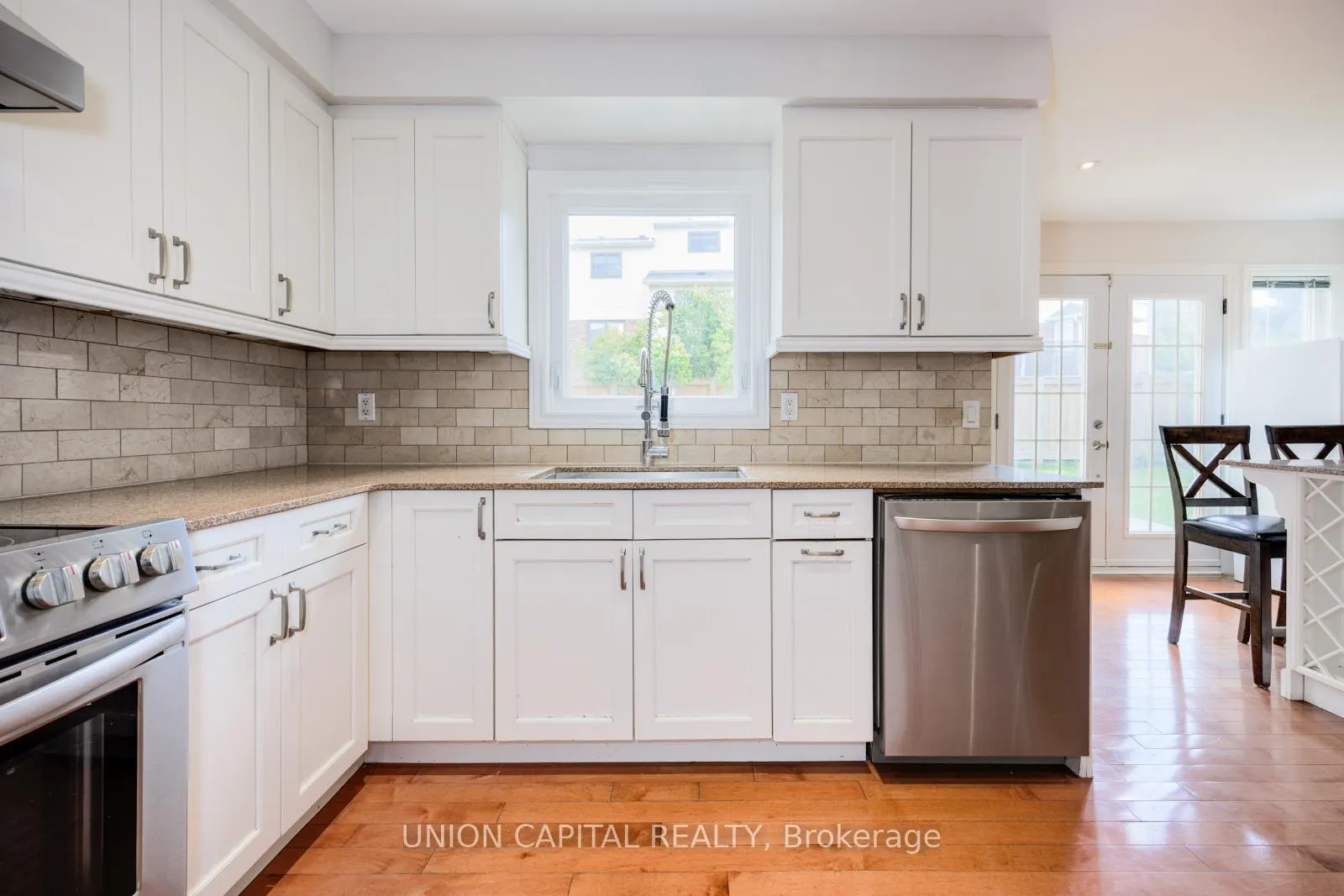Photo 6 of 82 Old Yonge Street, Aurora, Aurora Village — HOMEH