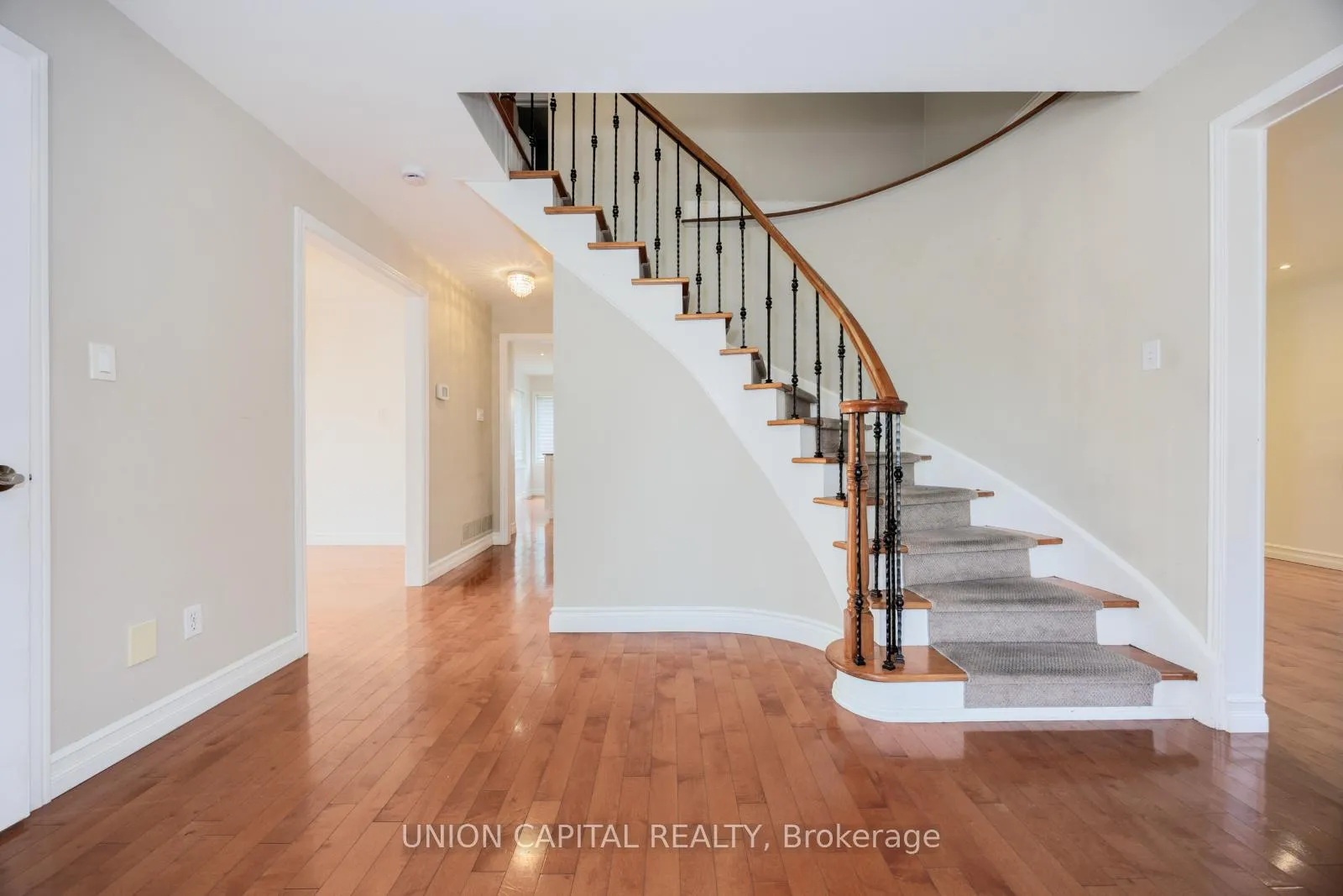 Photo 11 of 82 Old Yonge Street, Aurora, Aurora Village — HOMEH
