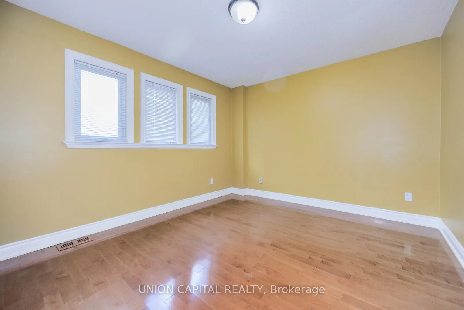 Photo 16 of 82 Old Yonge Street, Aurora, Aurora Village — HOMEH