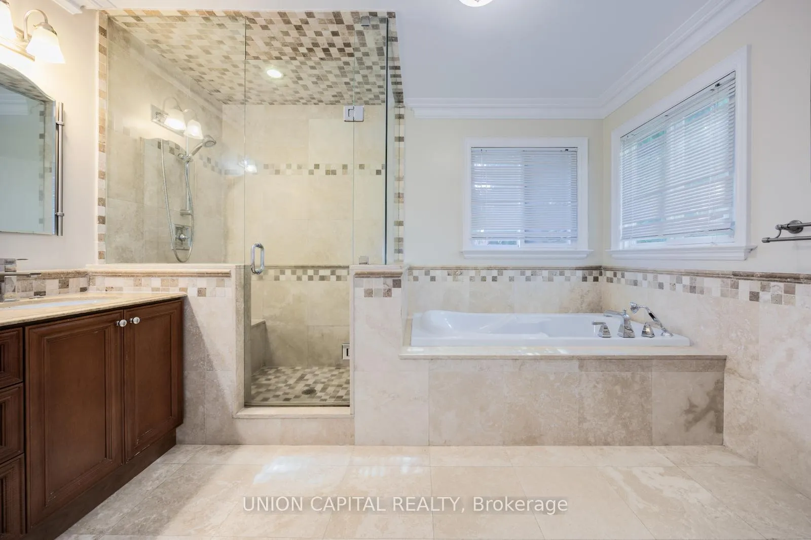 Photo 17 of 82 Old Yonge Street, Aurora, Aurora Village — HOMEH