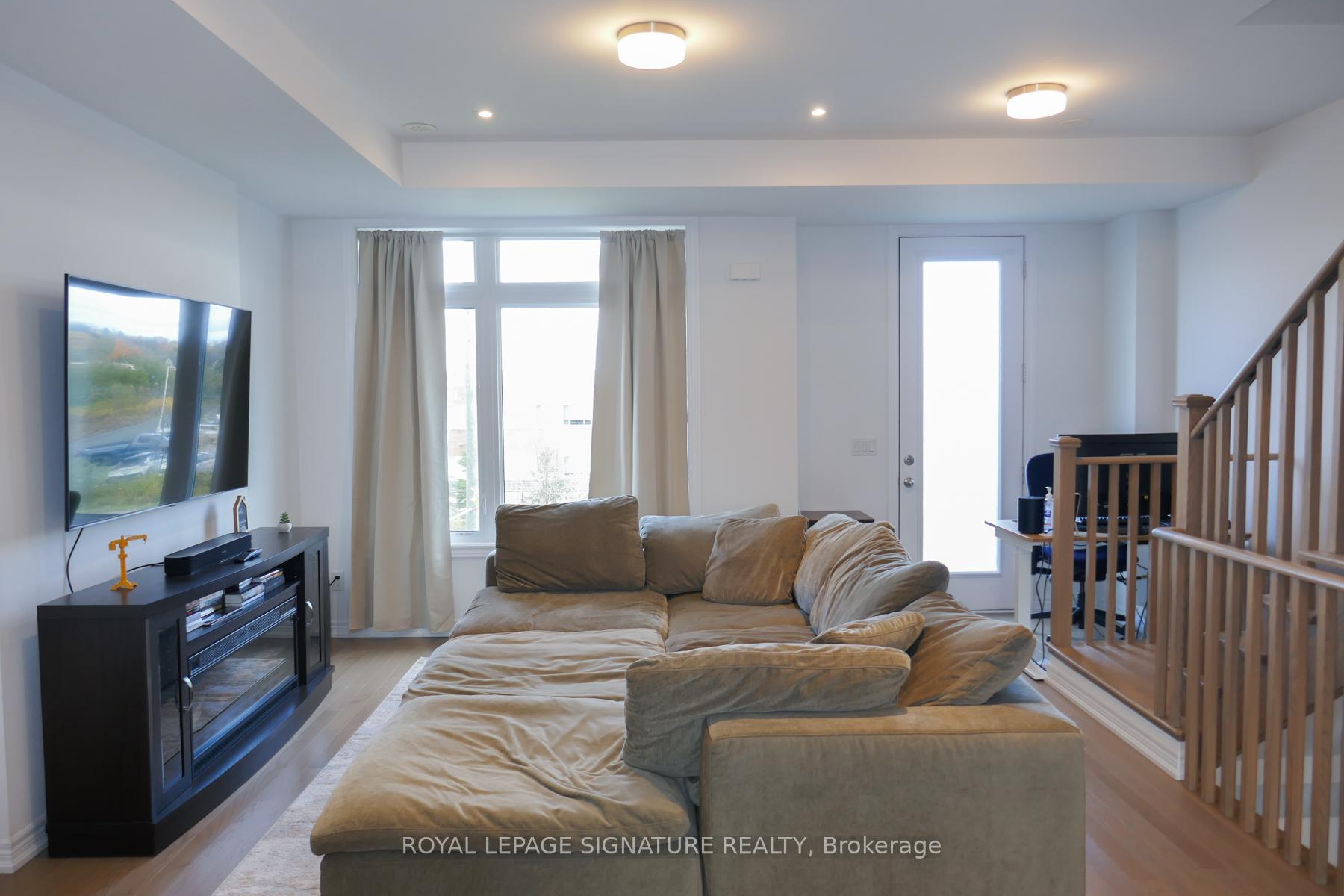 Photo 5 of 49 Sorbara Way, Whitby, Brooklin — HOMEH