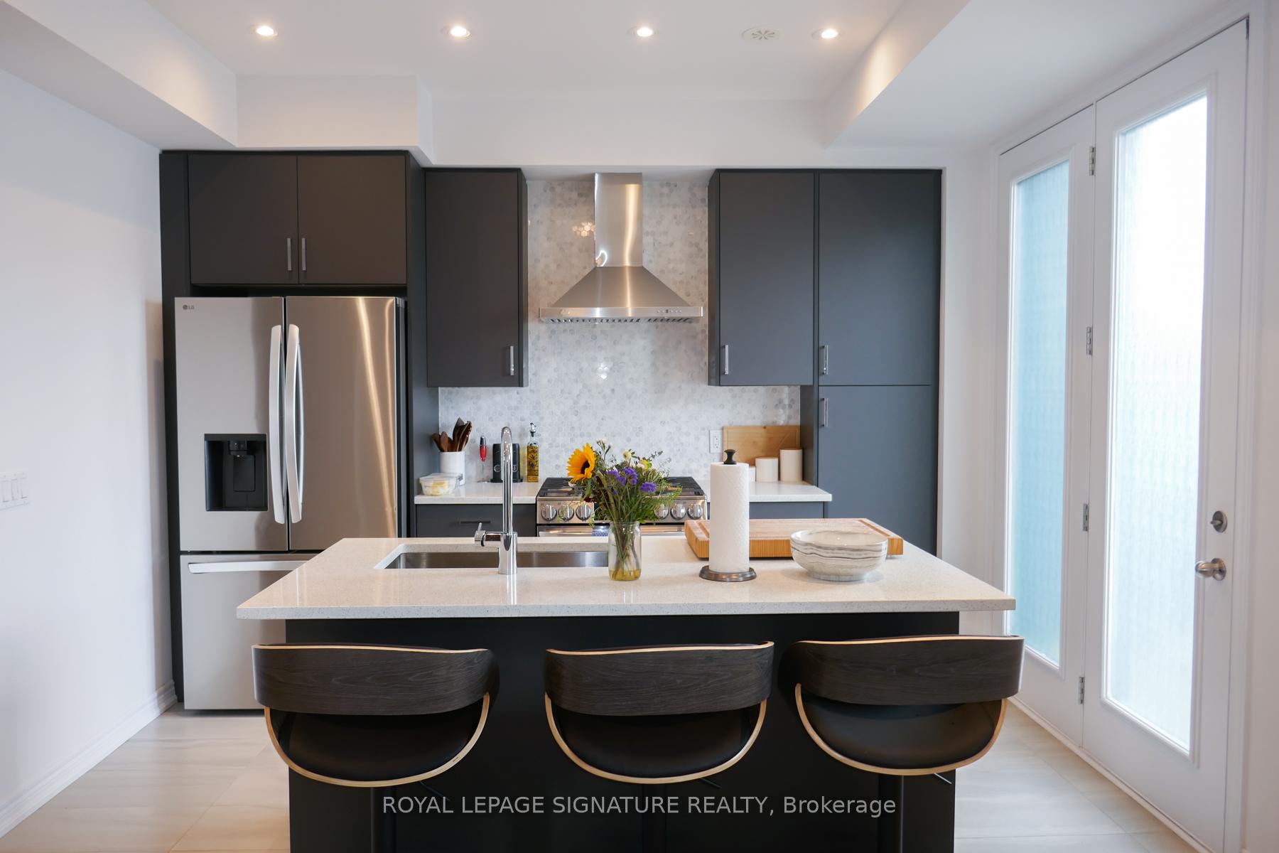 Photo 6 of 49 Sorbara Way, Whitby, Brooklin — HOMEH