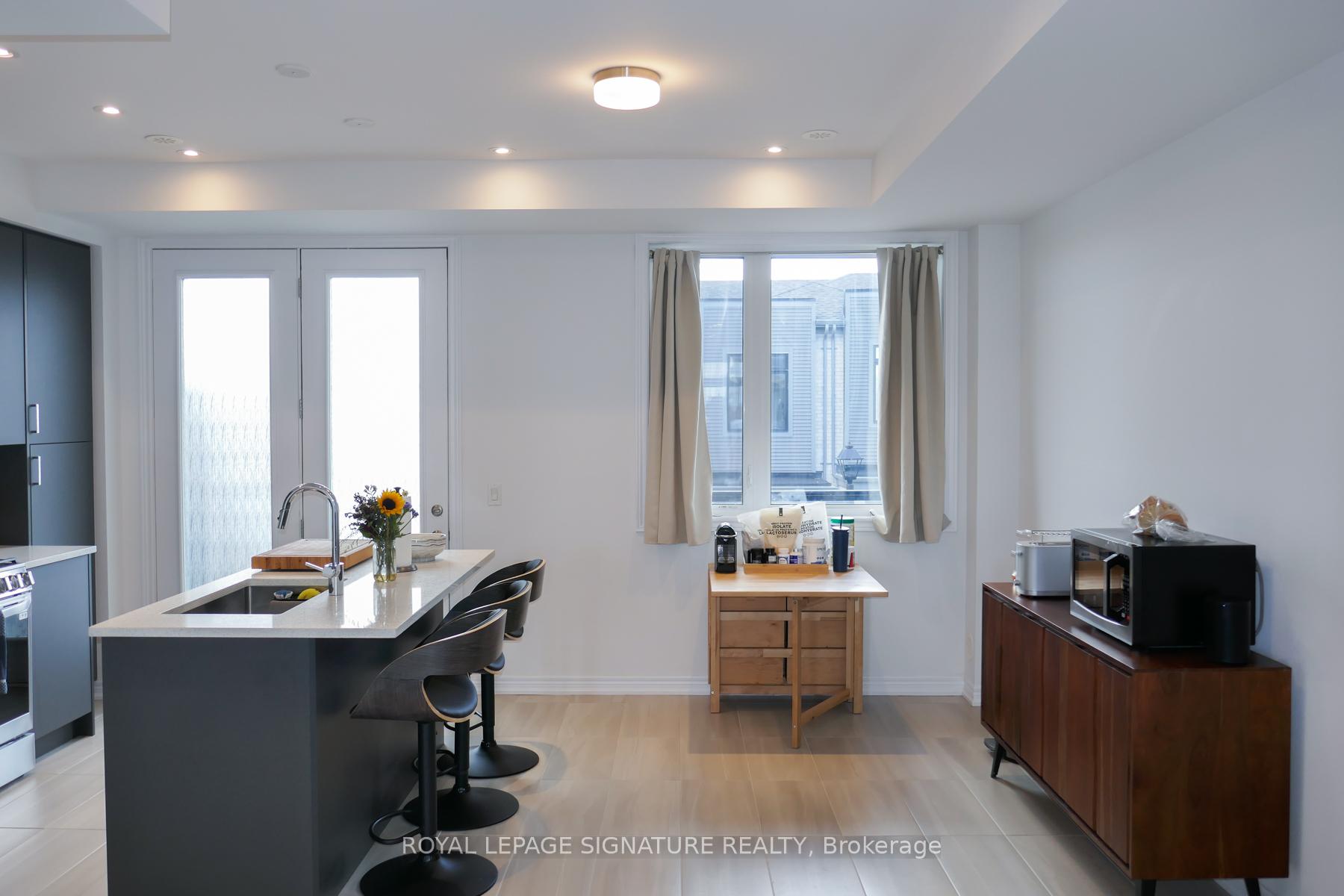 Photo 7 of 49 Sorbara Way, Whitby, Brooklin — HOMEH