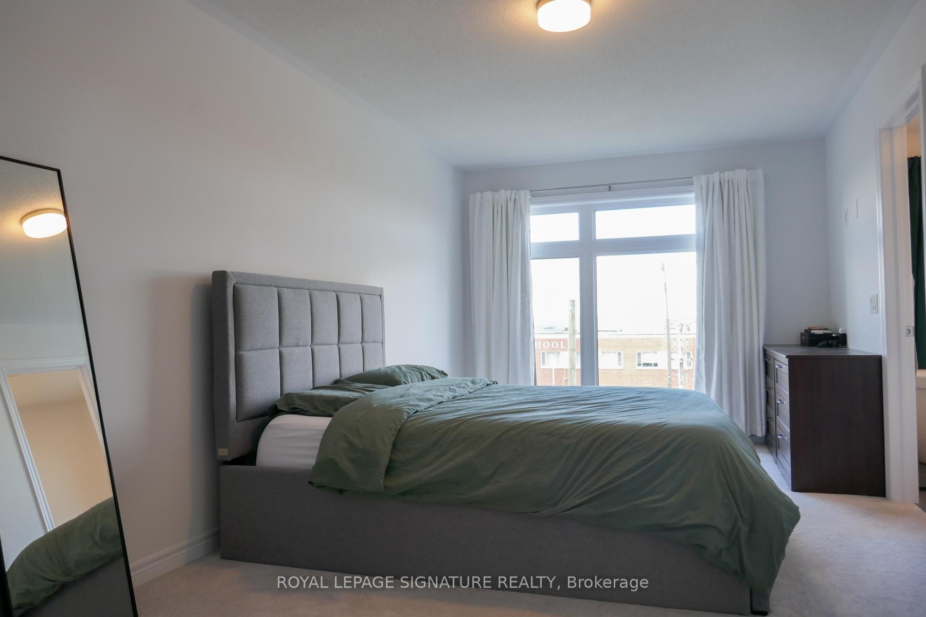 Photo 9 of 49 Sorbara Way, Whitby, Brooklin — HOMEH