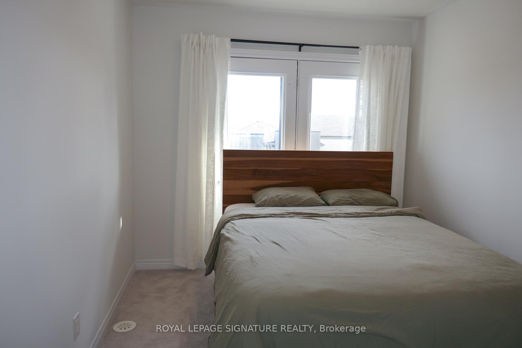Photo 12 of 49 Sorbara Way, Whitby, Brooklin — HOMEH