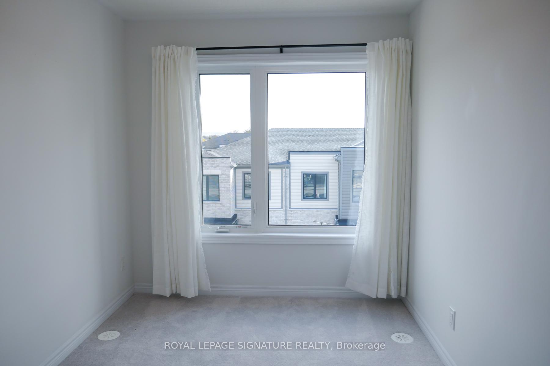 Photo 14 of 49 Sorbara Way, Whitby, Brooklin — HOMEH