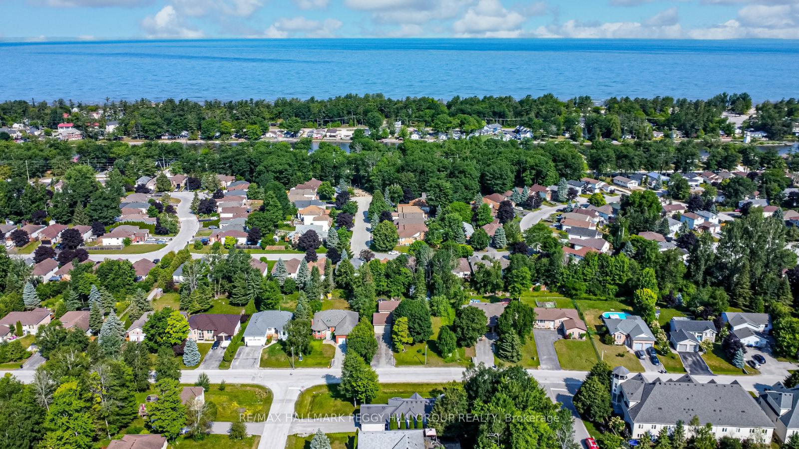 Photo 2 of 26 Royal Beech Drive, Wasaga Beach — HOMEH