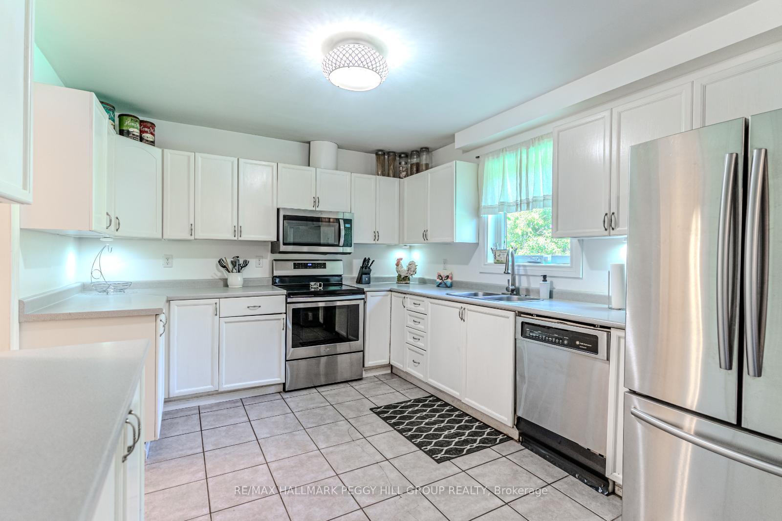 Photo 4 of 26 Royal Beech Drive, Wasaga Beach — HOMEH
