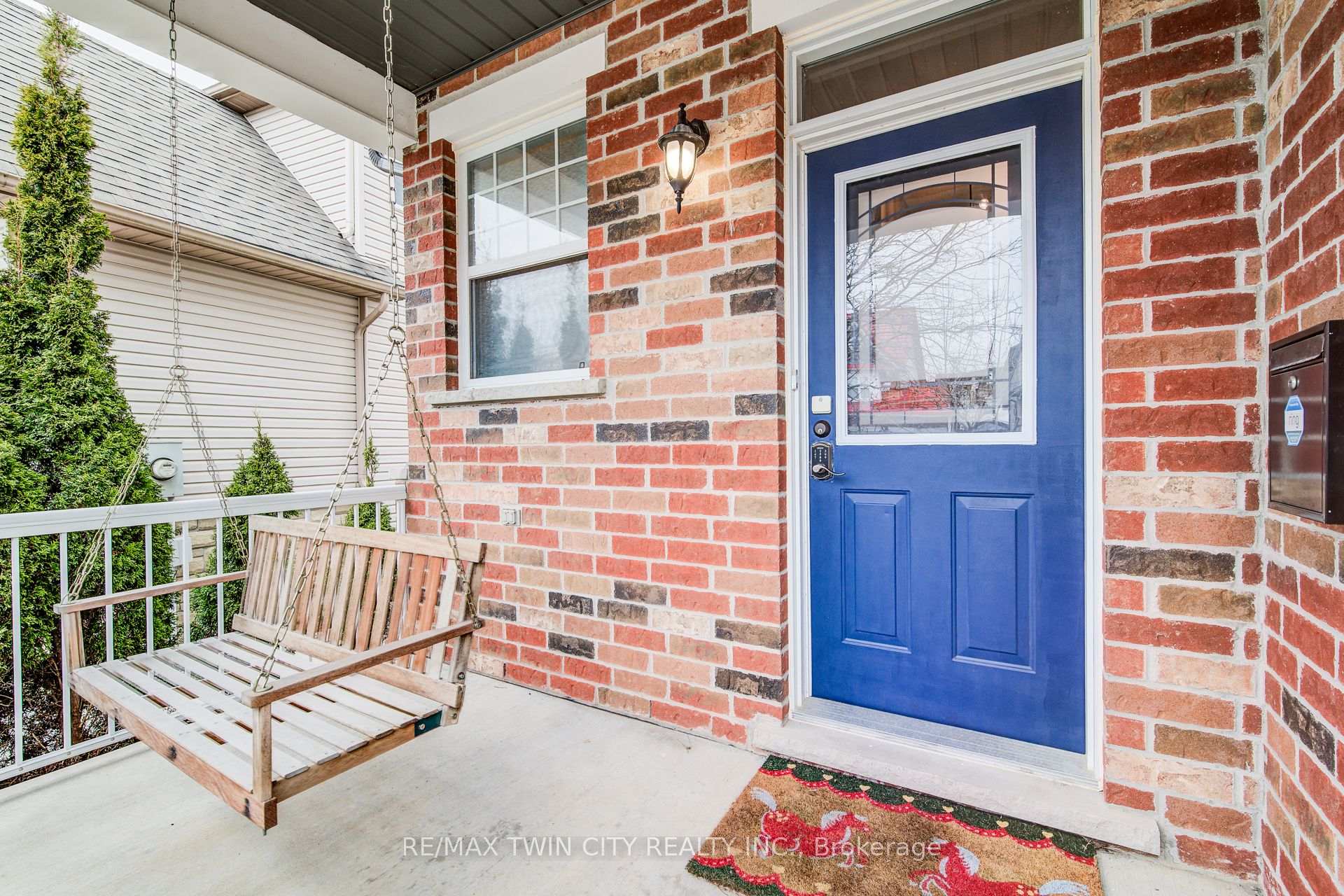 Photo 3 of 616 Frieburg Drive, Waterloo, Clair Hills — HOMEH