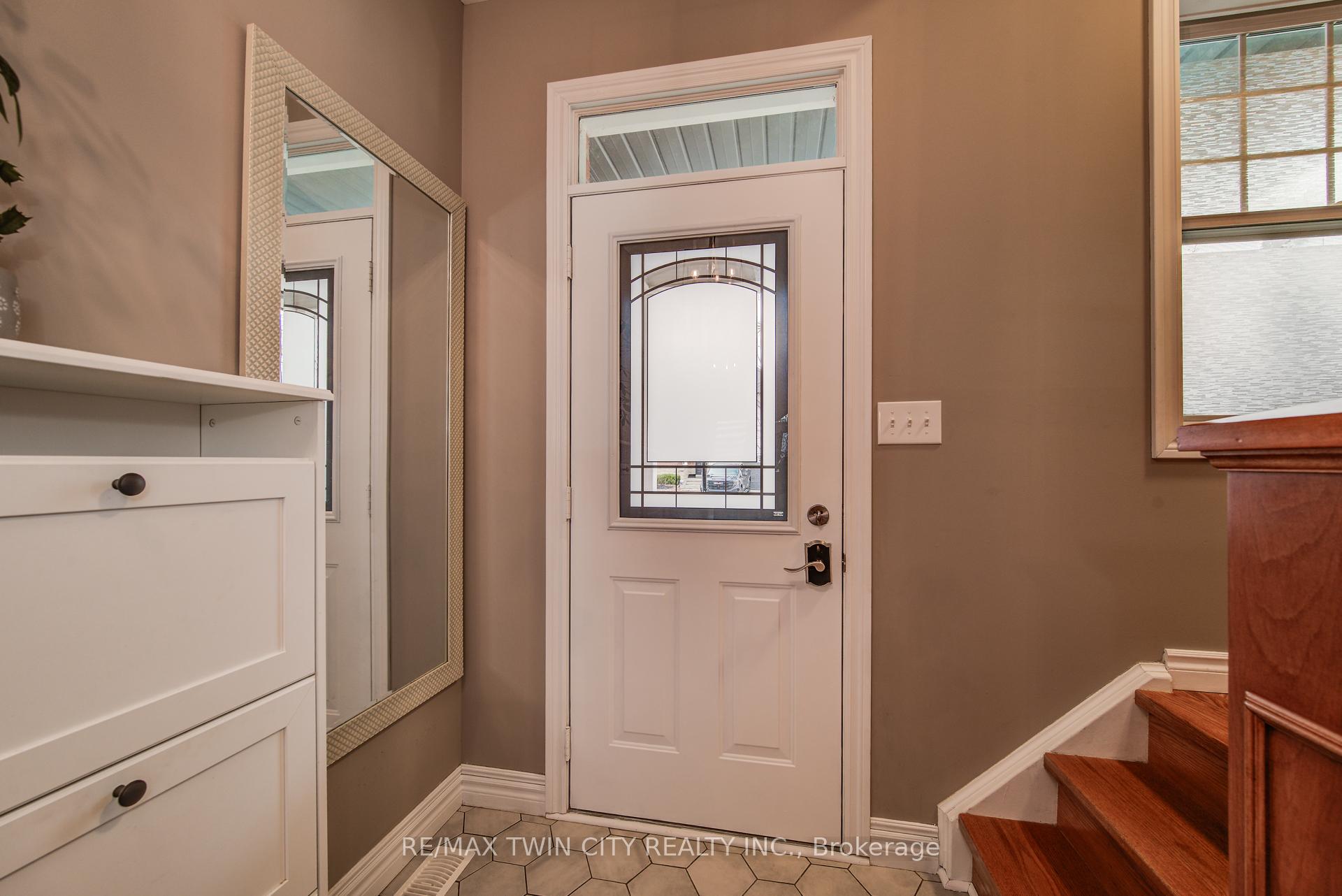 Photo 4 of 616 Frieburg Drive, Waterloo, Clair Hills — HOMEH