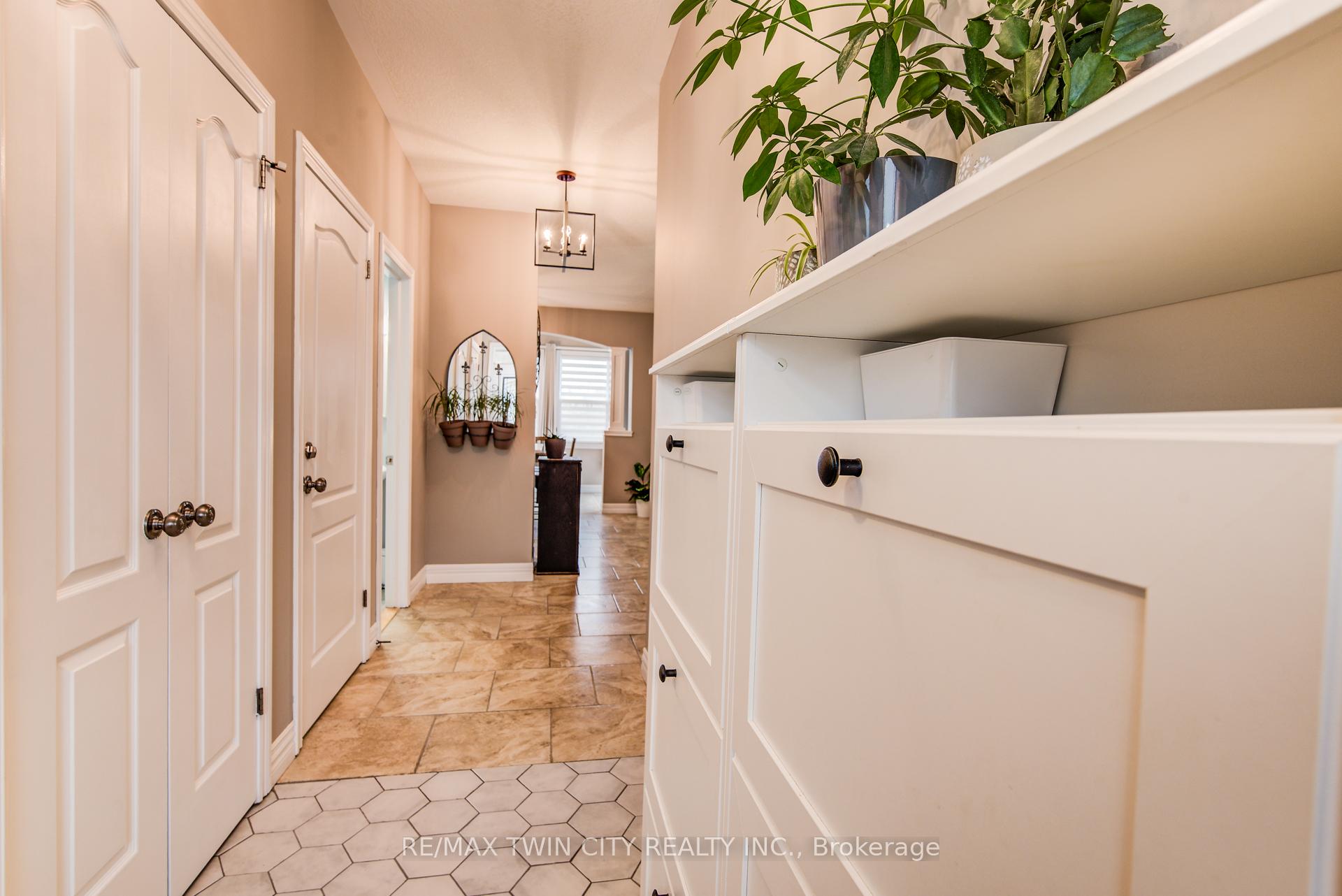 Photo 5 of 616 Frieburg Drive, Waterloo, Clair Hills — HOMEH