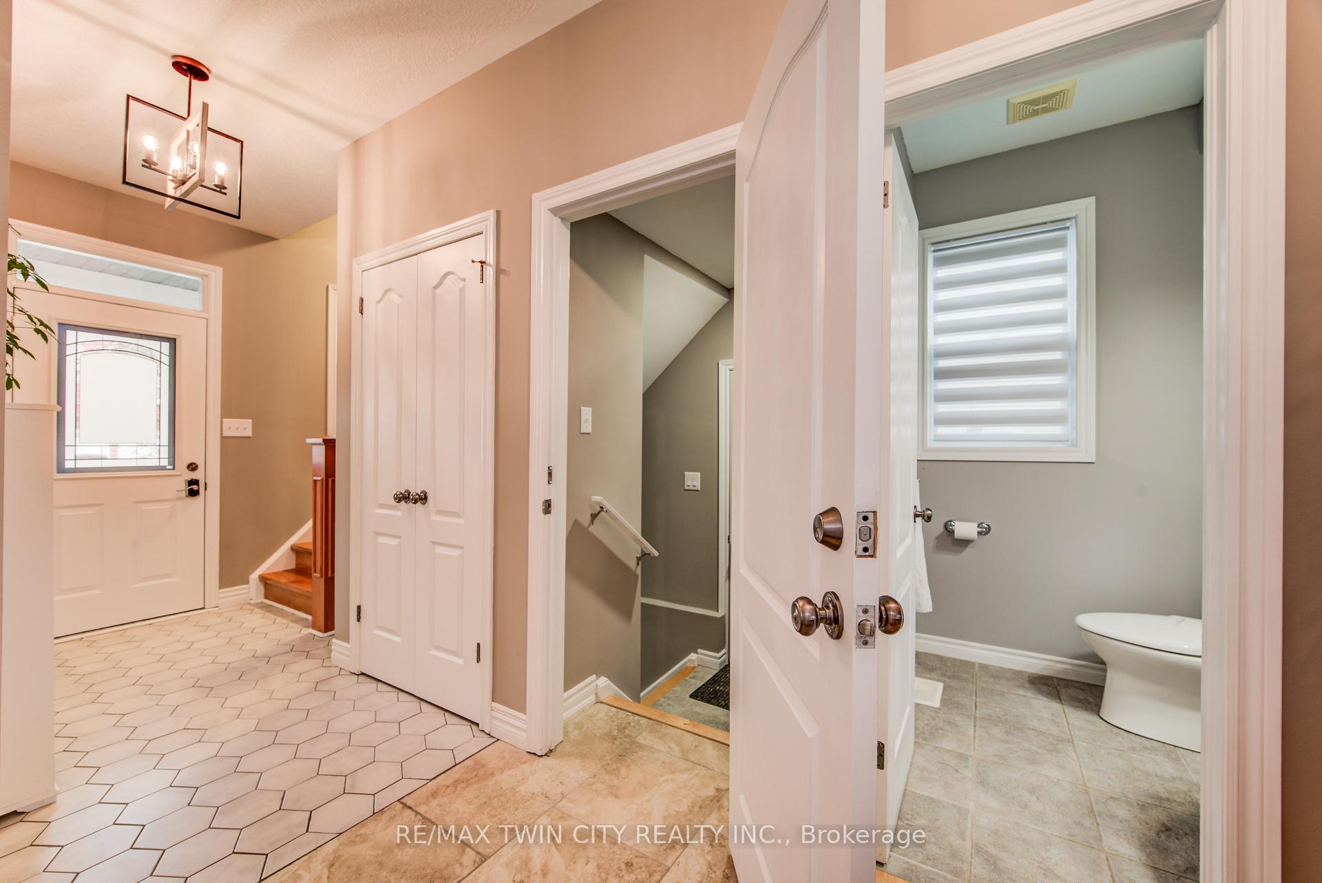 Photo 6 of 616 Frieburg Drive, Waterloo, Clair Hills — HOMEH