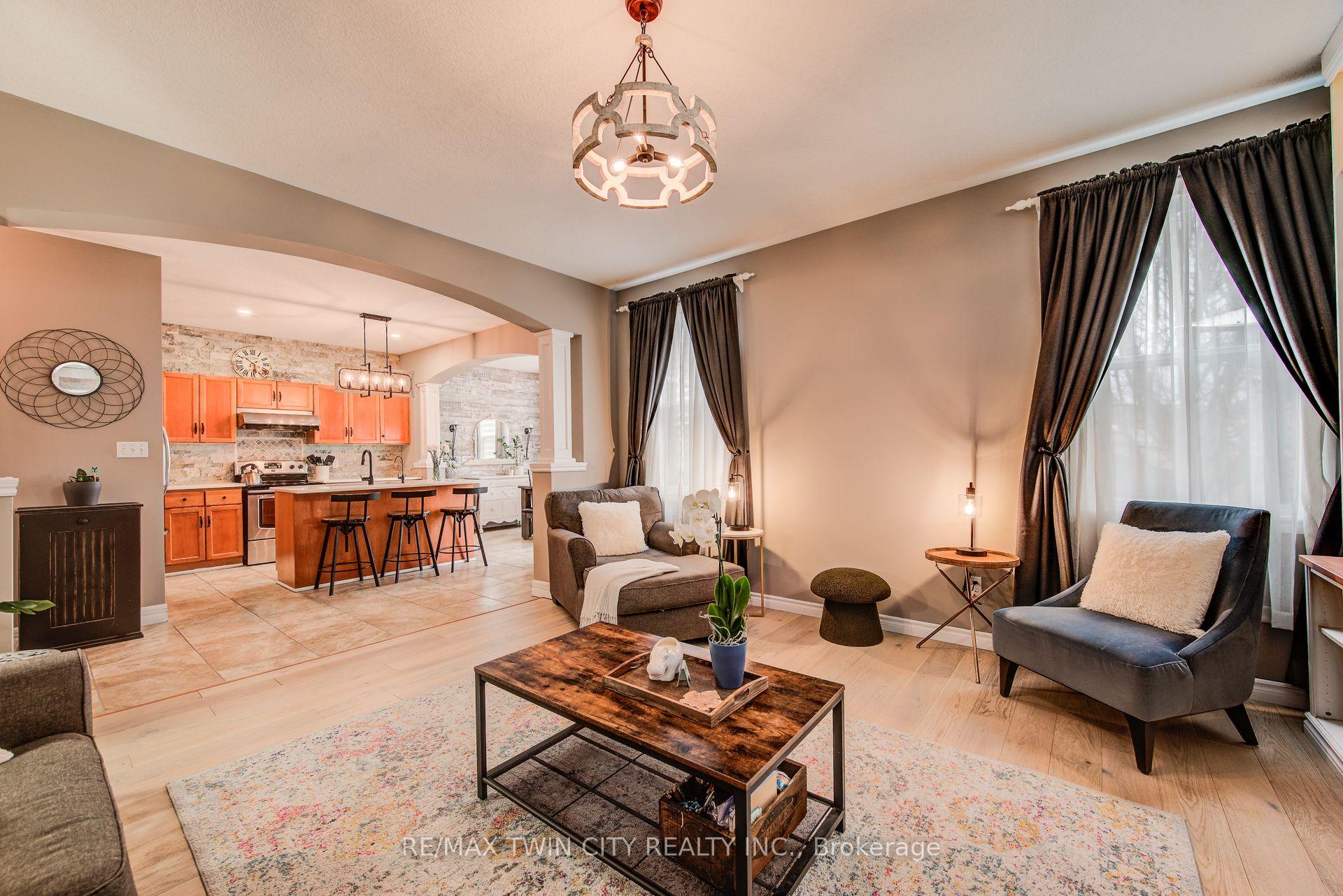Photo 10 of 616 Frieburg Drive, Waterloo, Clair Hills — HOMEH