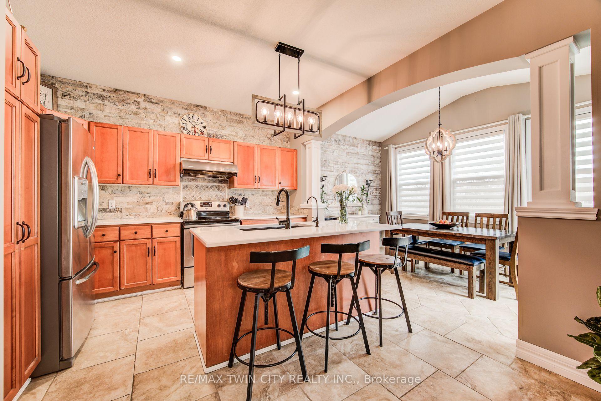 Photo 11 of 616 Frieburg Drive, Waterloo, Clair Hills — HOMEH