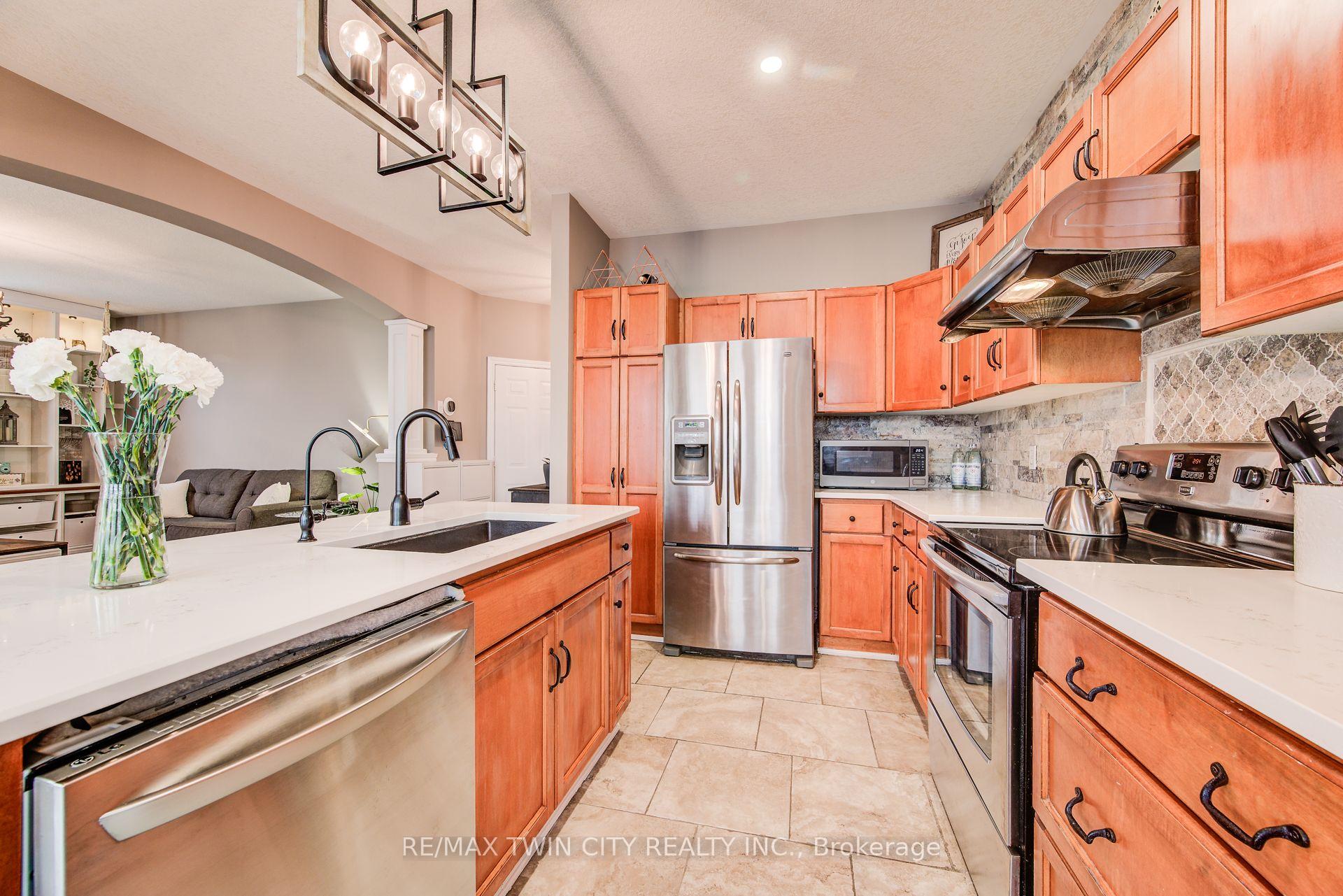 Photo 13 of 616 Frieburg Drive, Waterloo, Clair Hills — HOMEH