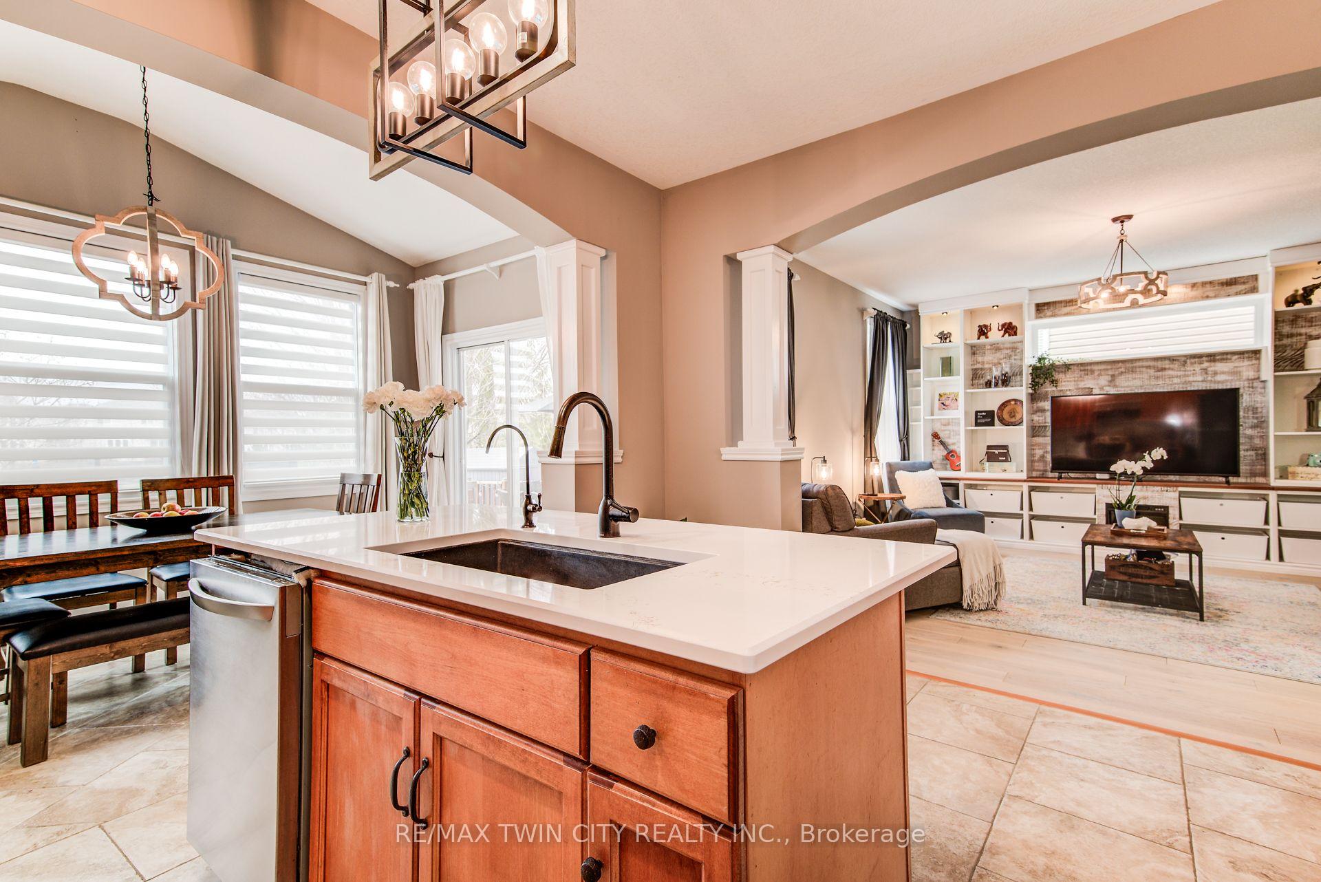 Photo 16 of 616 Frieburg Drive, Waterloo, Clair Hills — HOMEH