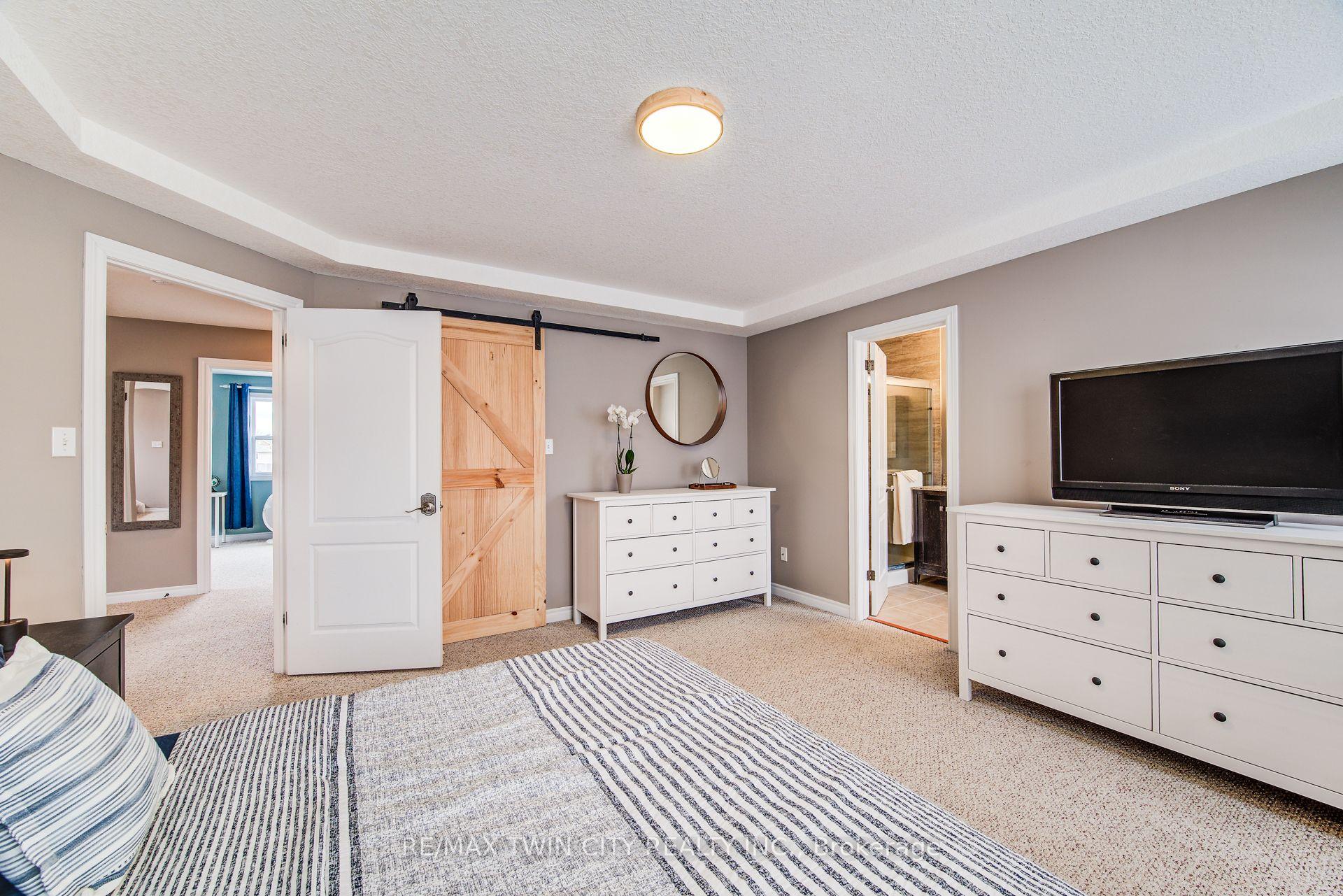 Photo 22 of 616 Frieburg Drive, Waterloo, Clair Hills — HOMEH