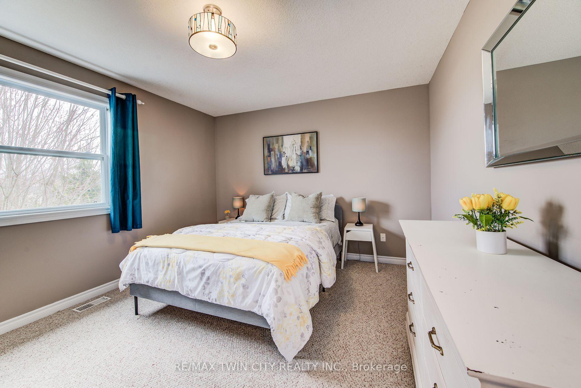 Photo 27 of 616 Frieburg Drive, Waterloo, Clair Hills — HOMEH