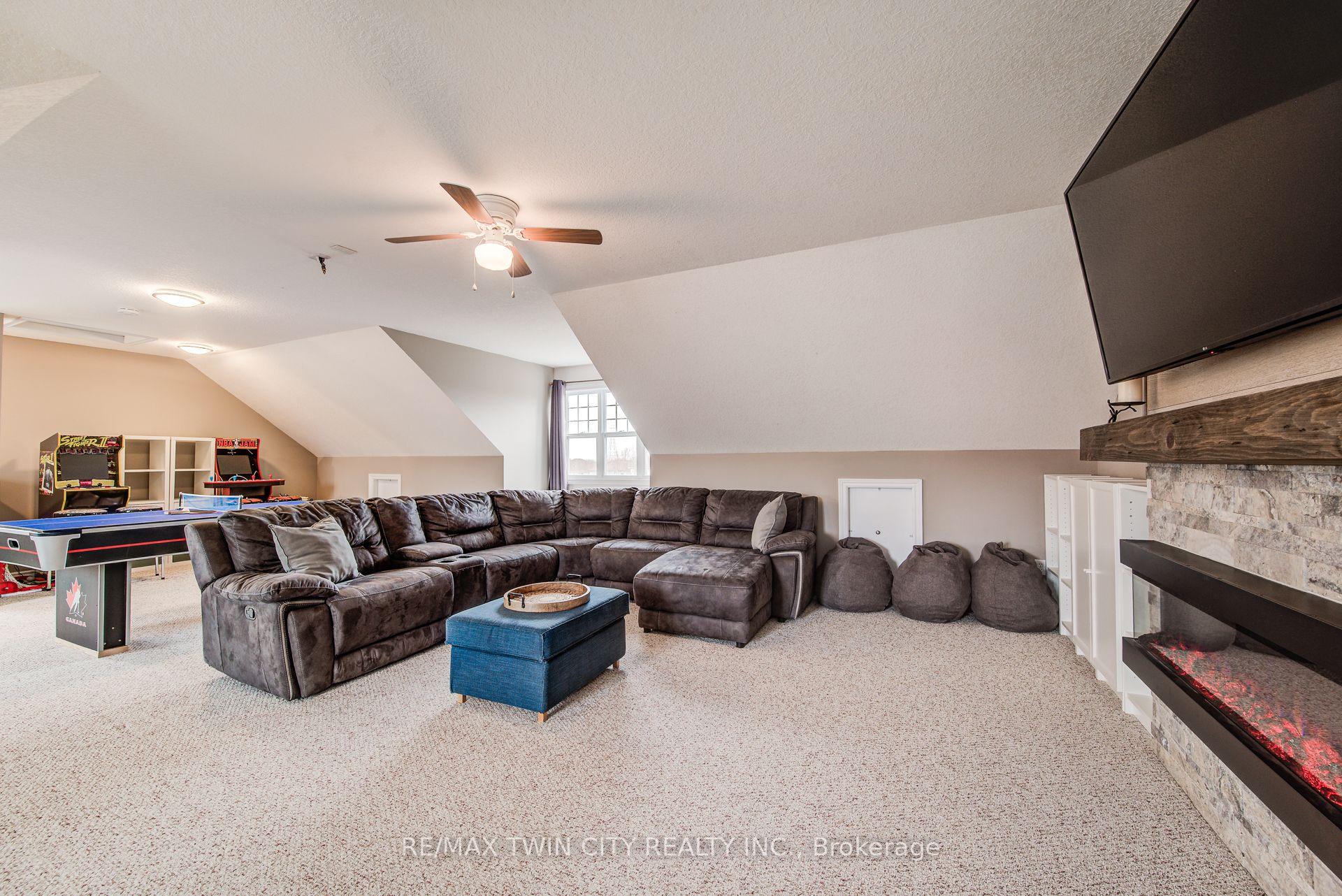 Photo 31 of 616 Frieburg Drive, Waterloo, Clair Hills — HOMEH