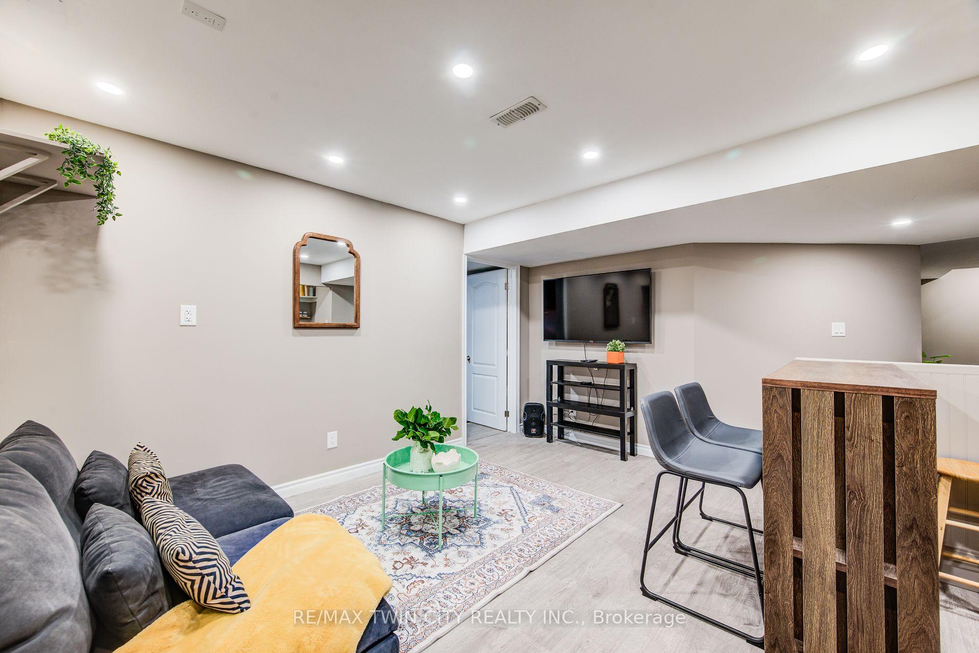 Photo 35 of 616 Frieburg Drive, Waterloo, Clair Hills — HOMEH
