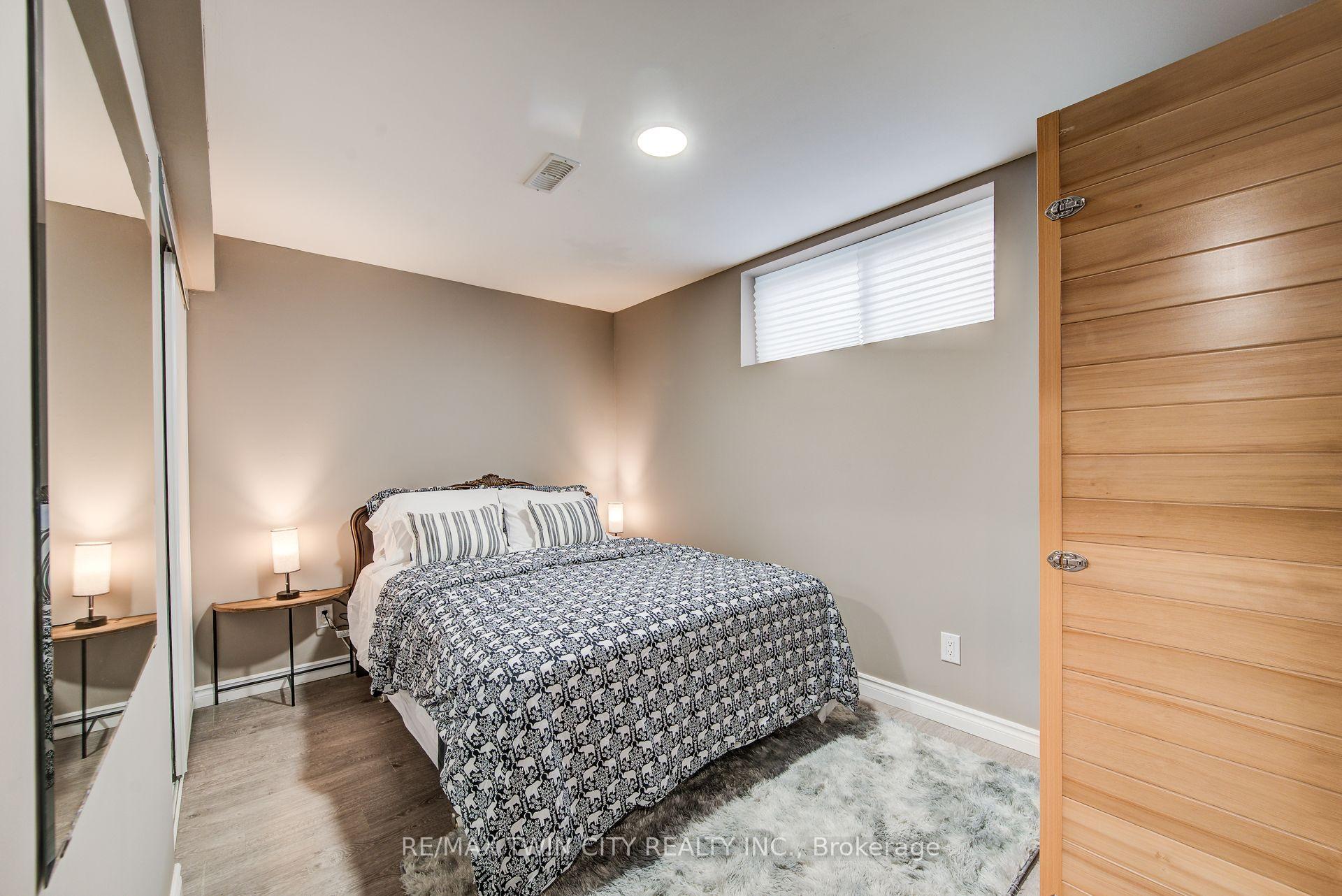 Photo 36 of 616 Frieburg Drive, Waterloo, Clair Hills — HOMEH