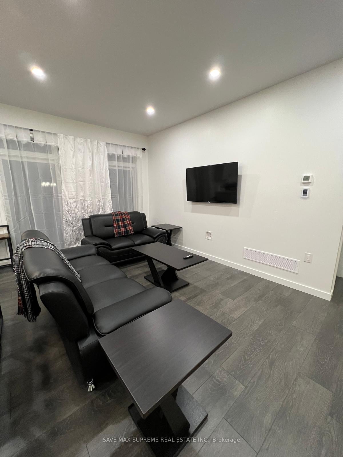 Photo 4 of 8 Summit Crescent, Belleville, Belleville Ward — HOMEH