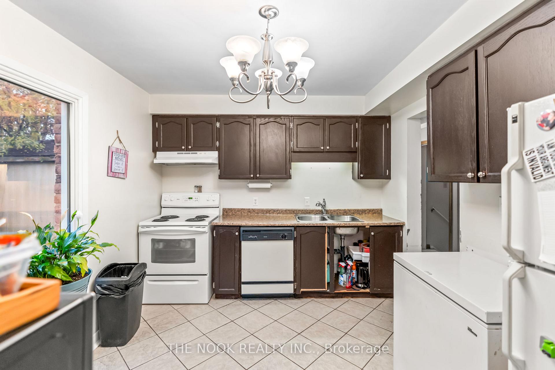 Photo 13 of 96 Kirby Crescent, Whitby, Blue Grass Meadows — HOMEH