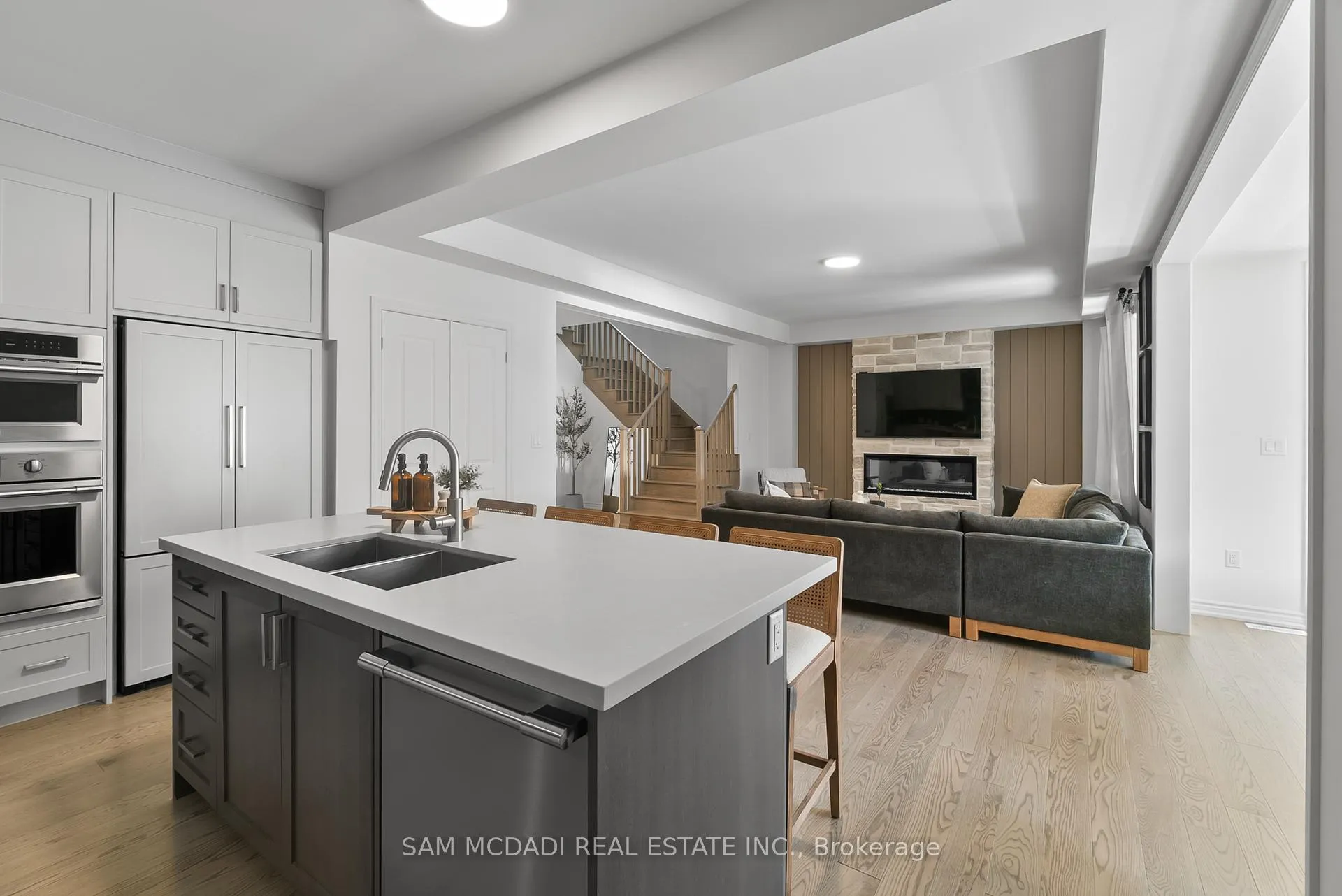 Photo 7 of 138 Factor Street, Vaughan, Kleinburg — HOMEH