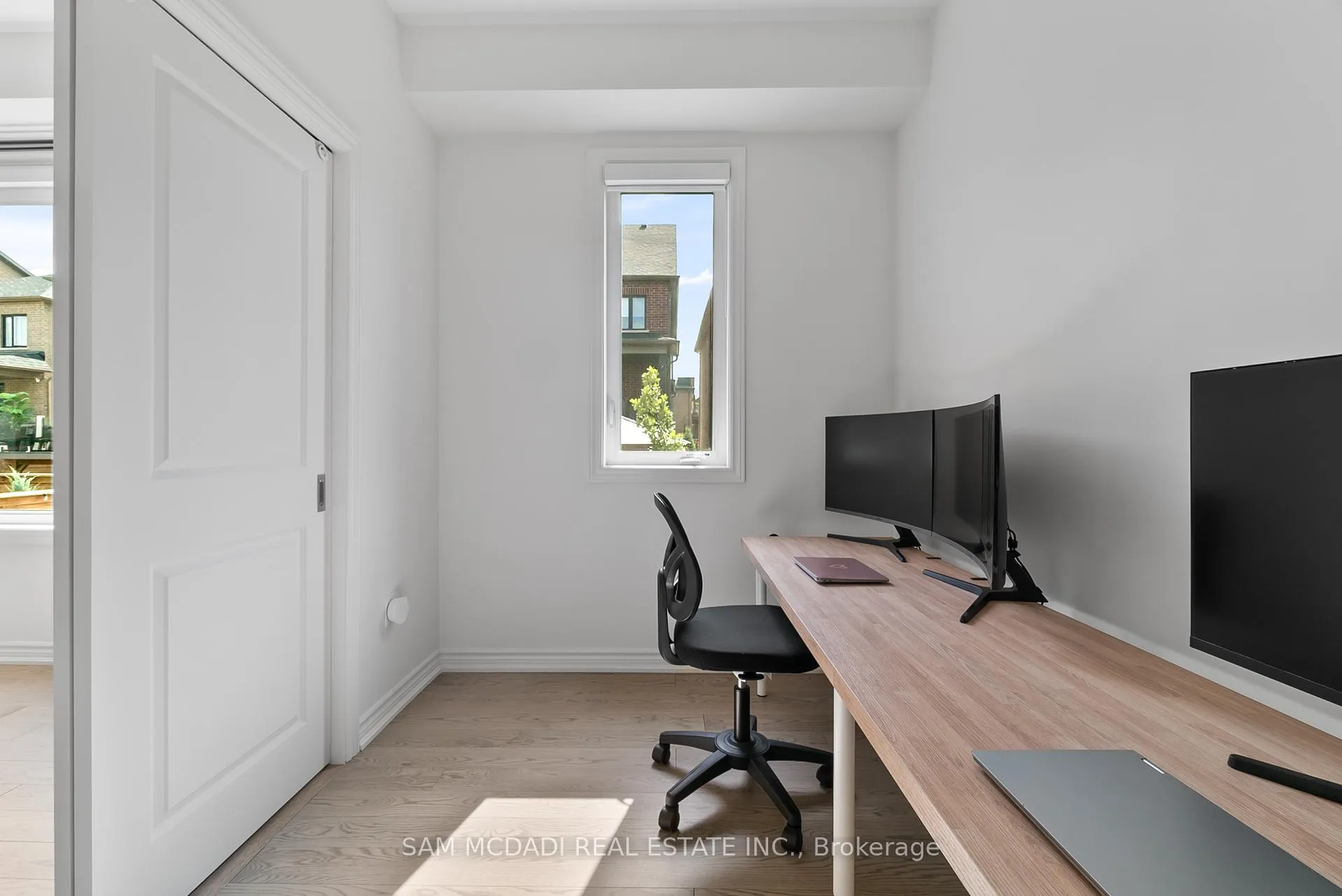 Photo 15 of 138 Factor Street, Vaughan, Kleinburg — HOMEH