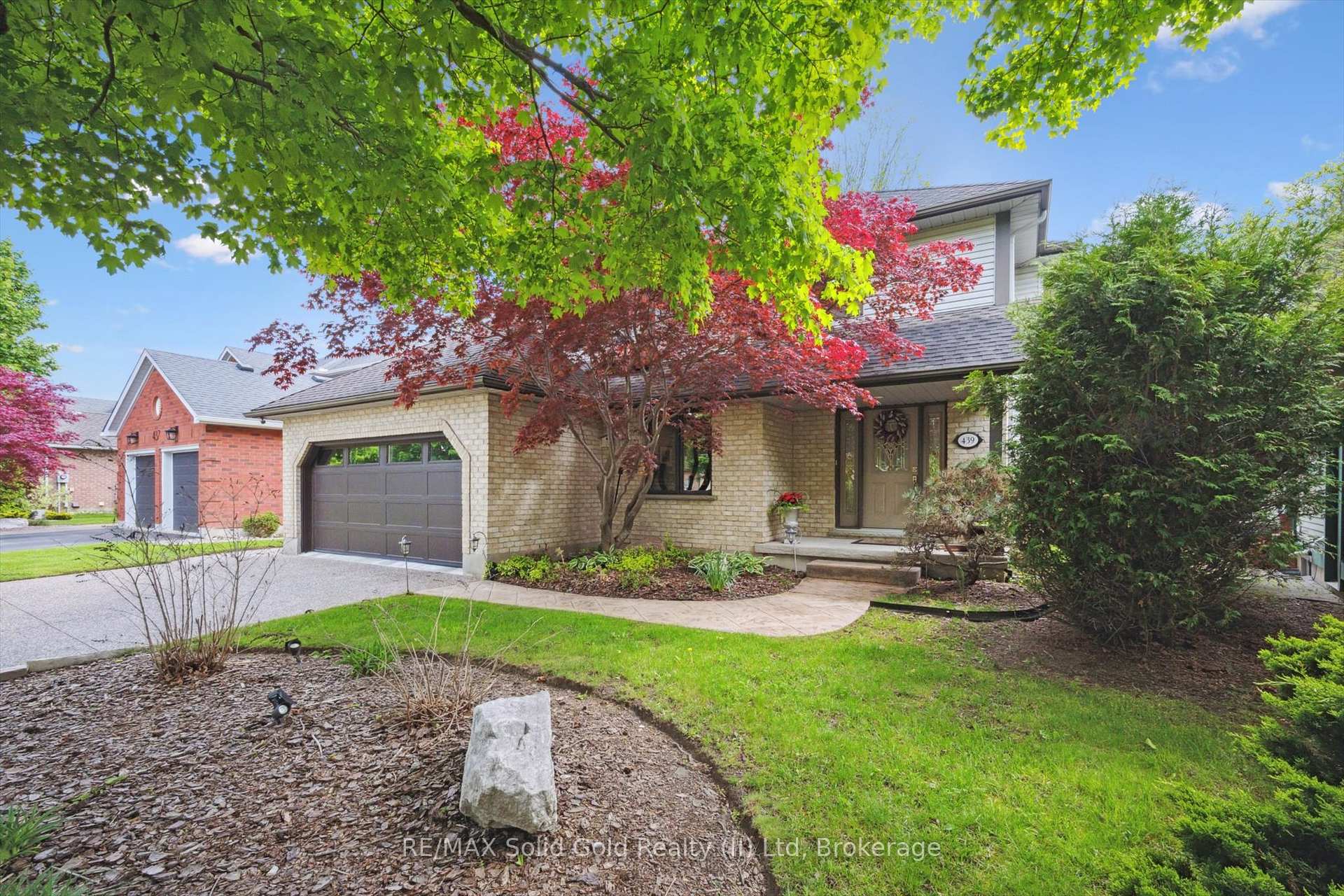 Photo 4 of 439 Brentcliffe Drive, Waterloo — HOMEH
