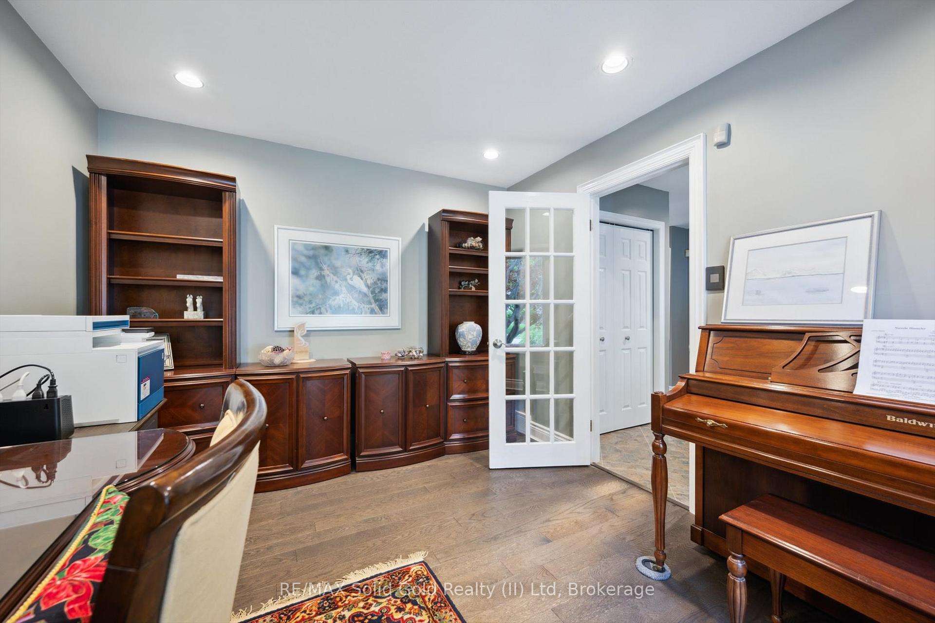 Photo 9 of 439 Brentcliffe Drive, Waterloo — HOMEH