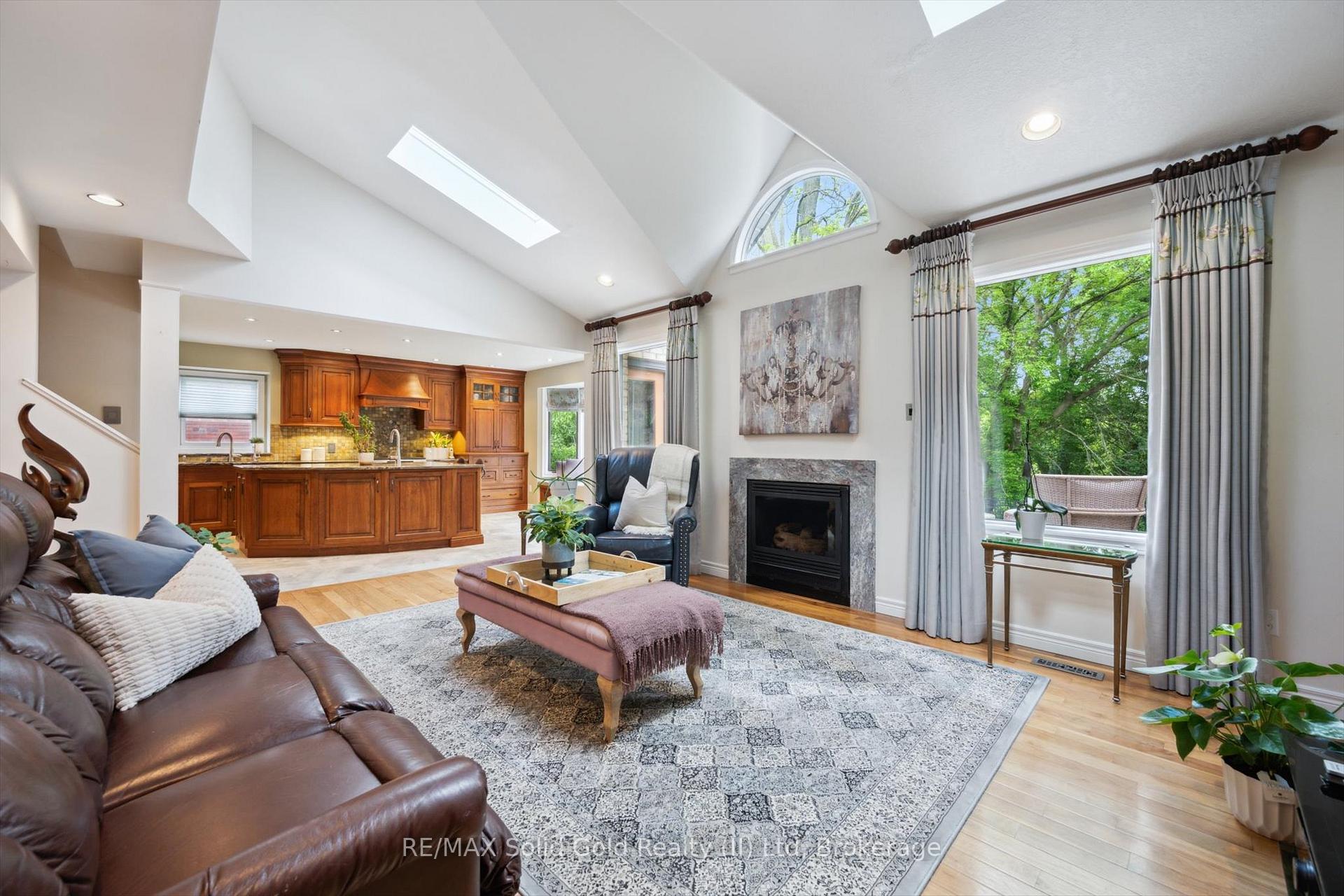 Photo 10 of 439 Brentcliffe Drive, Waterloo — HOMEH