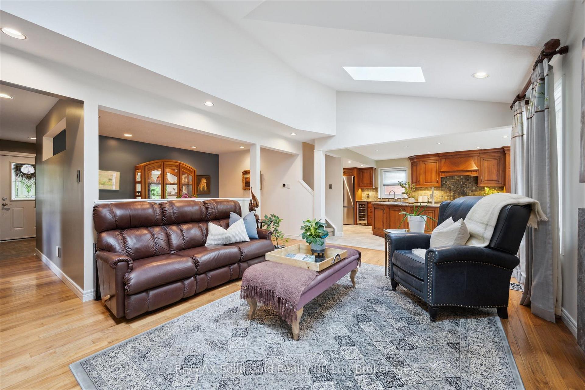 Photo 11 of 439 Brentcliffe Drive, Waterloo — HOMEH