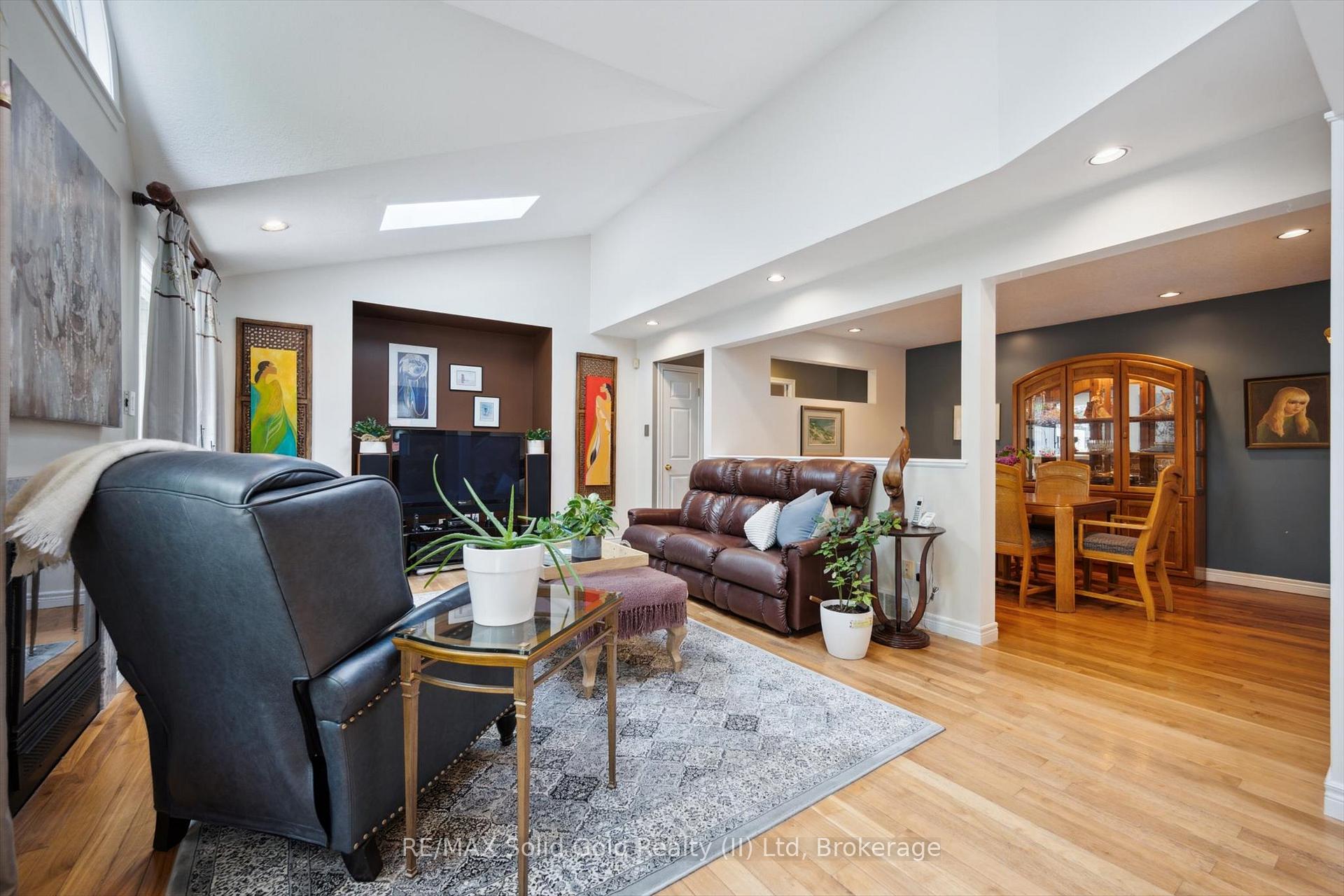 Photo 12 of 439 Brentcliffe Drive, Waterloo — HOMEH