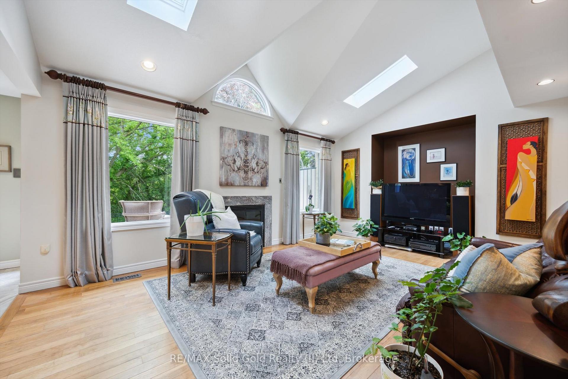 Photo 13 of 439 Brentcliffe Drive, Waterloo — HOMEH