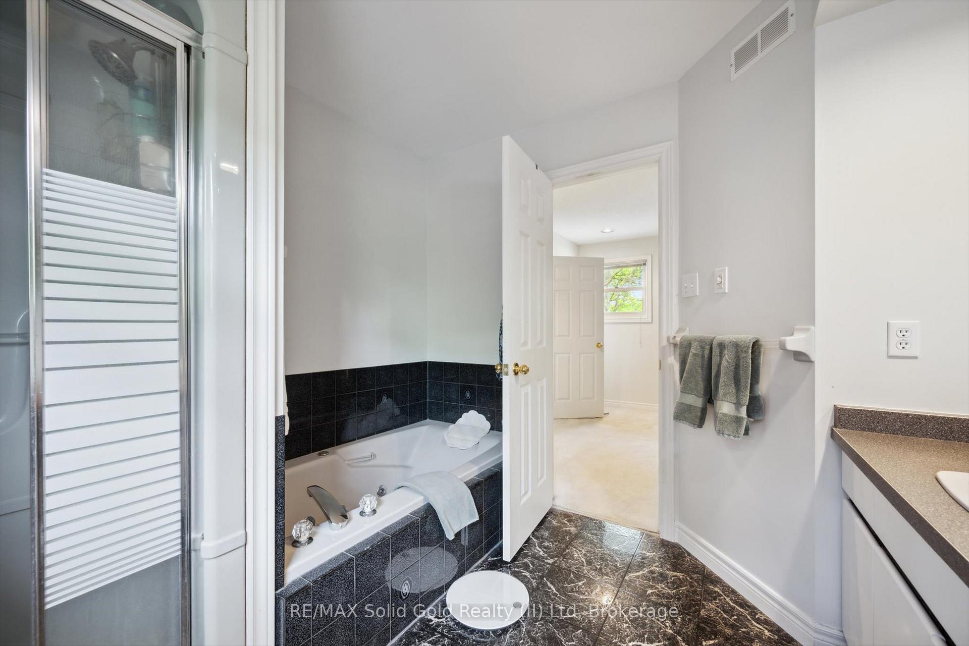 Photo 28 of 439 Brentcliffe Drive, Waterloo — HOMEH