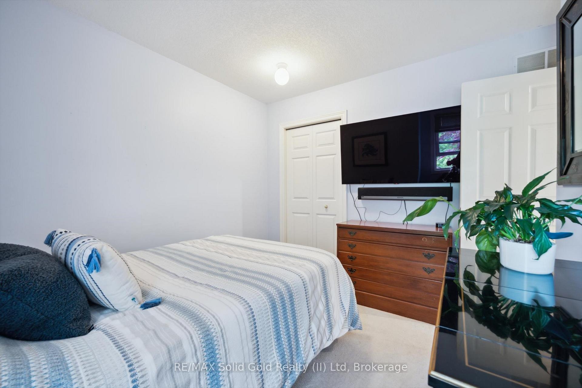 Photo 30 of 439 Brentcliffe Drive, Waterloo — HOMEH
