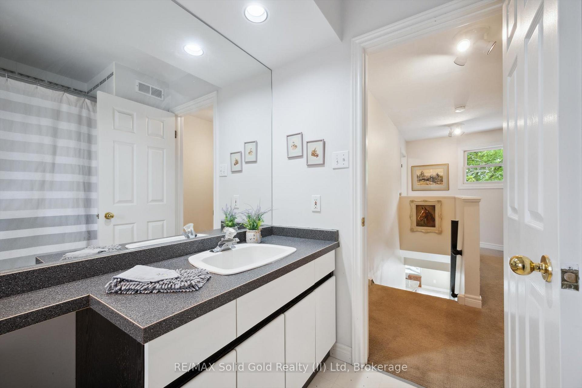Photo 34 of 439 Brentcliffe Drive, Waterloo — HOMEH