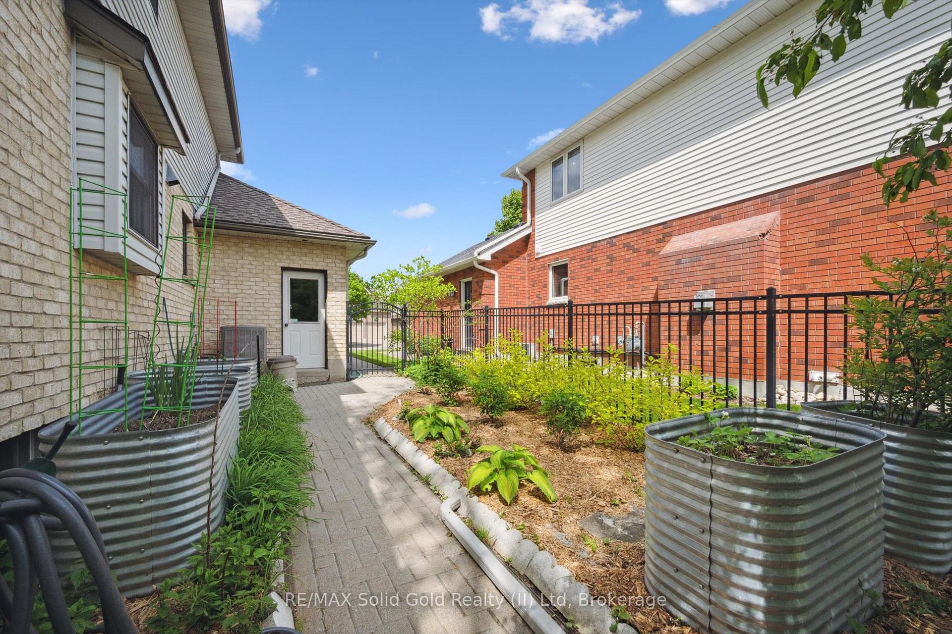 Photo 39 of 439 Brentcliffe Drive, Waterloo — HOMEH