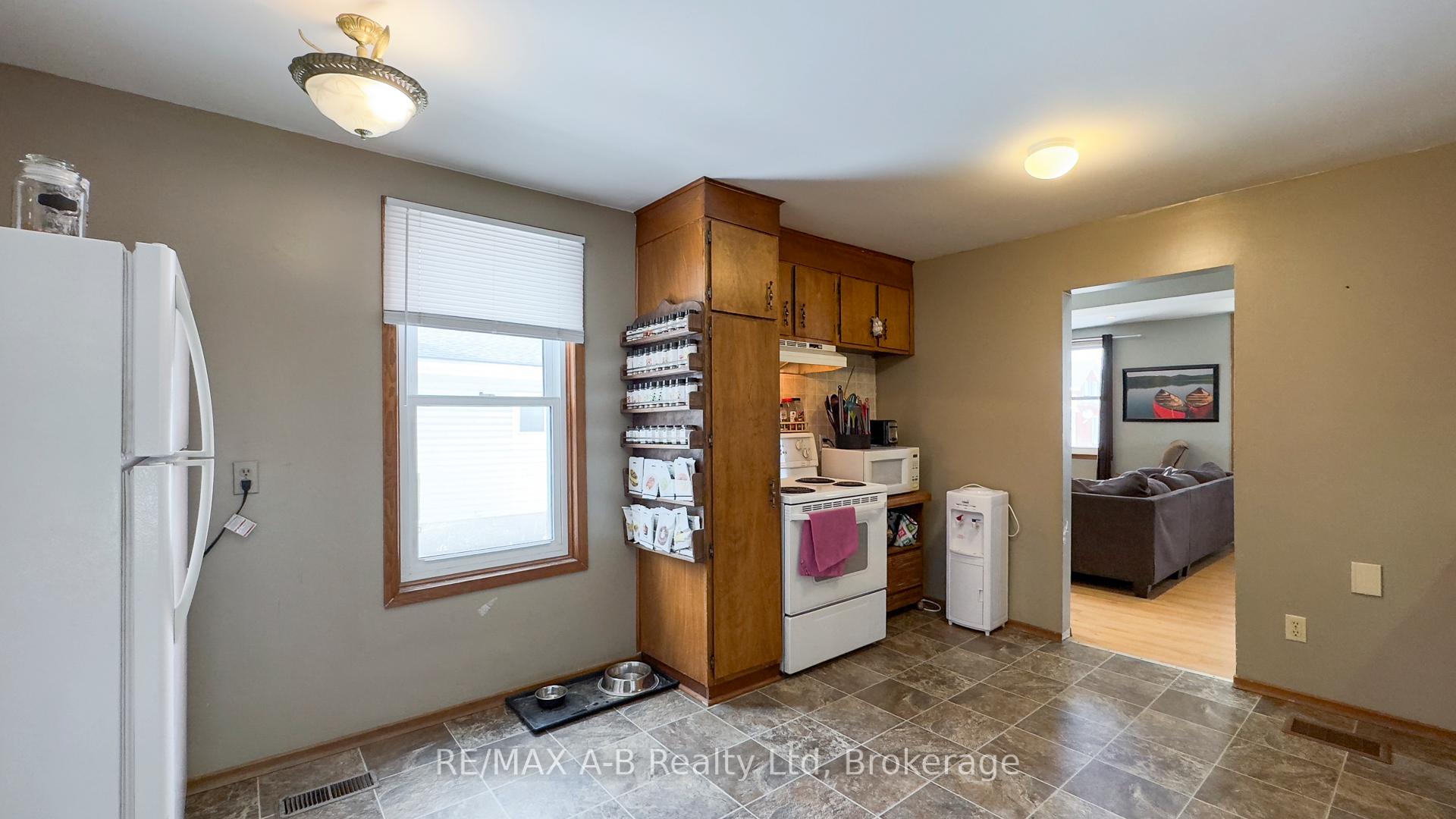Photo 10 of 130 Quebec Street, West Perth, Mitchell — HOMEH