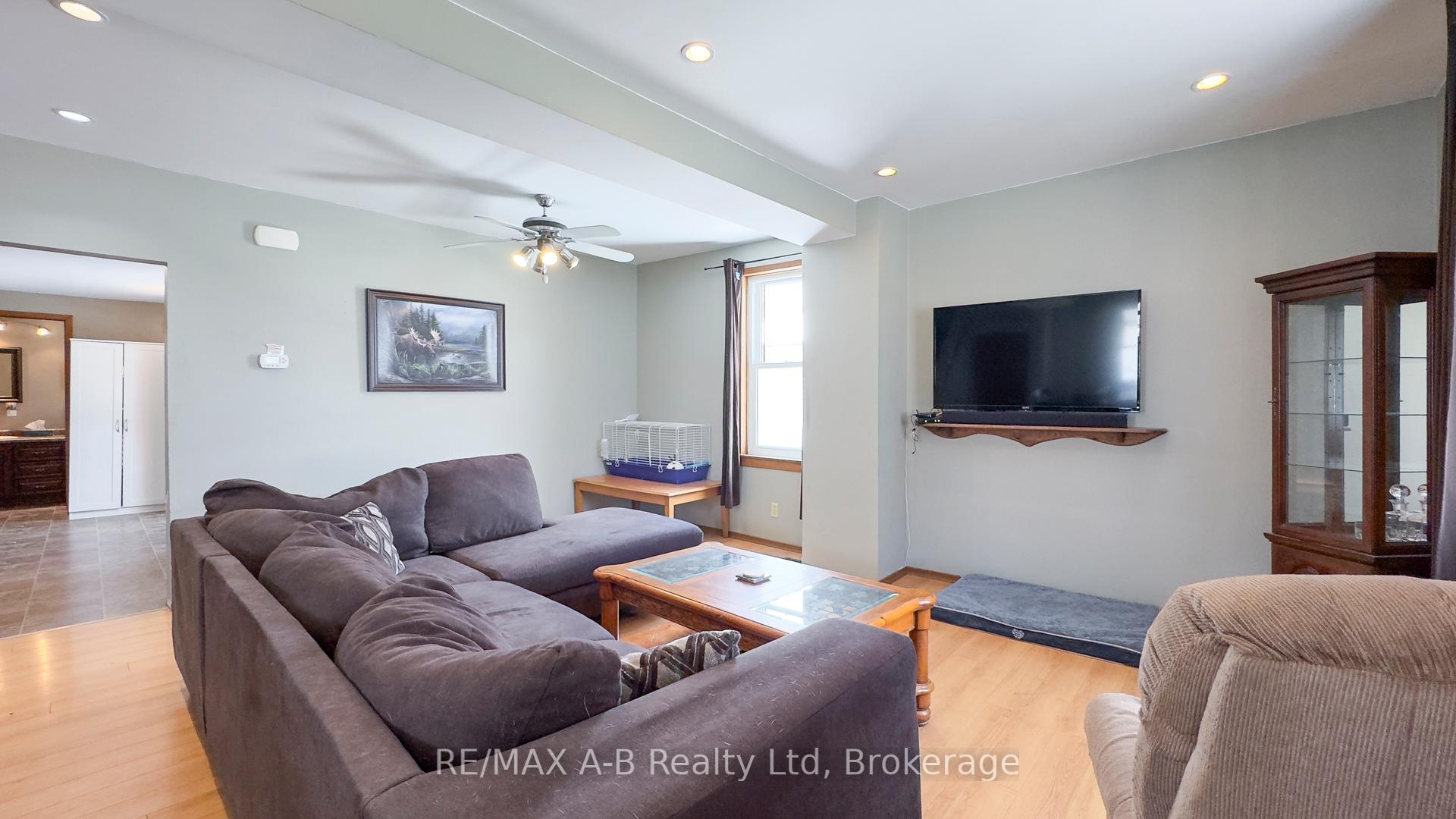Photo 15 of 130 Quebec Street, West Perth, Mitchell — HOMEH