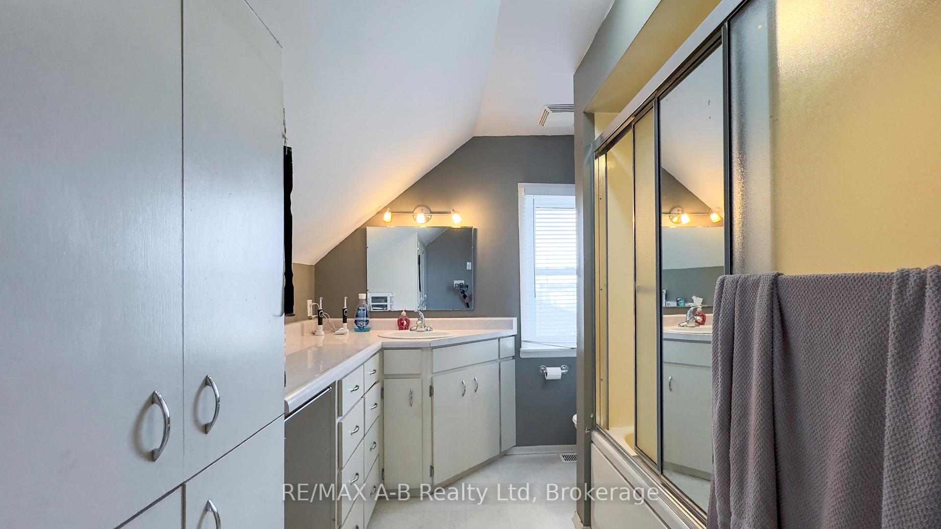Photo 24 of 130 Quebec Street, West Perth, Mitchell — HOMEH
