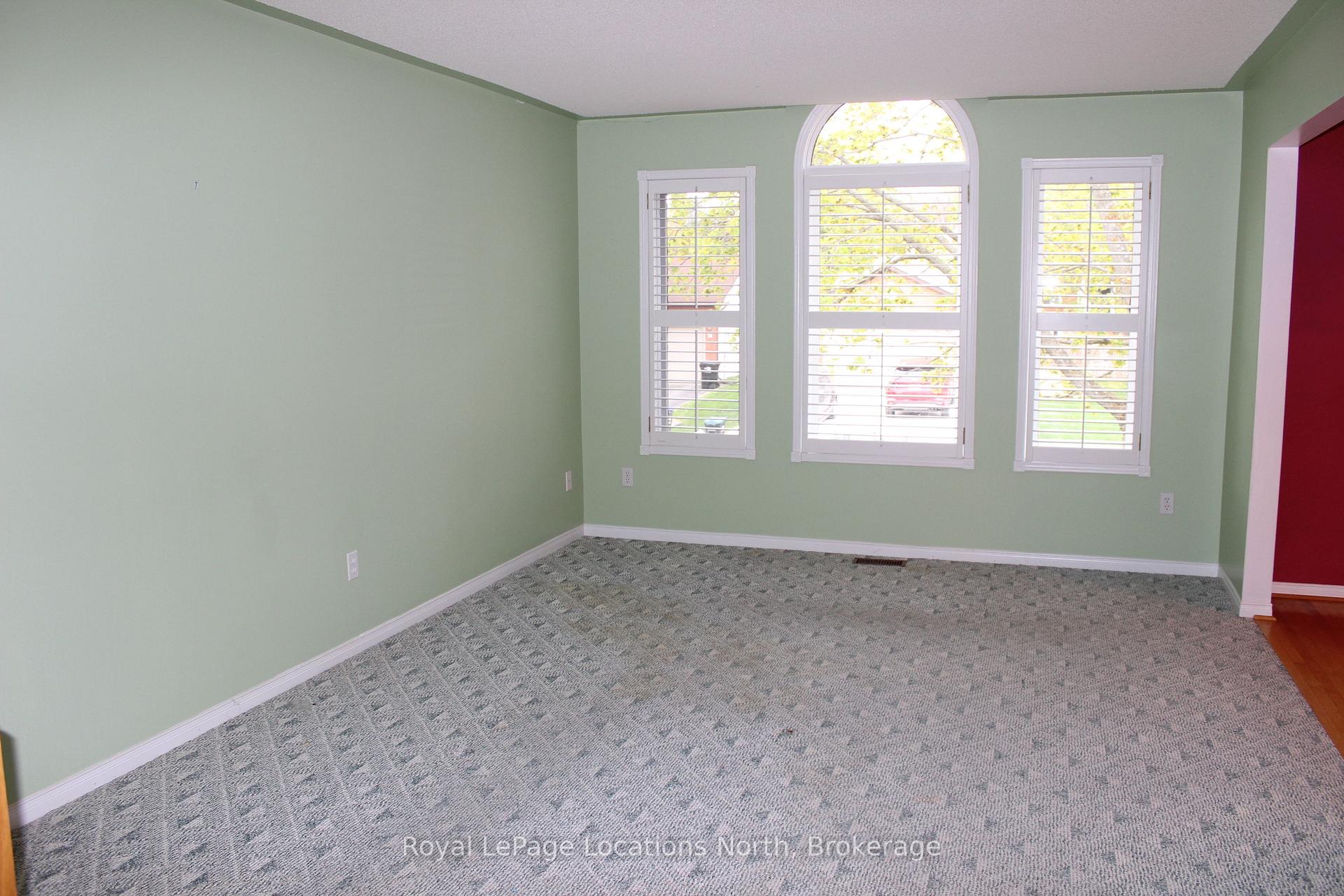 Photo 10 of 21 Langevin Drive, Wasaga Beach — HOMEH