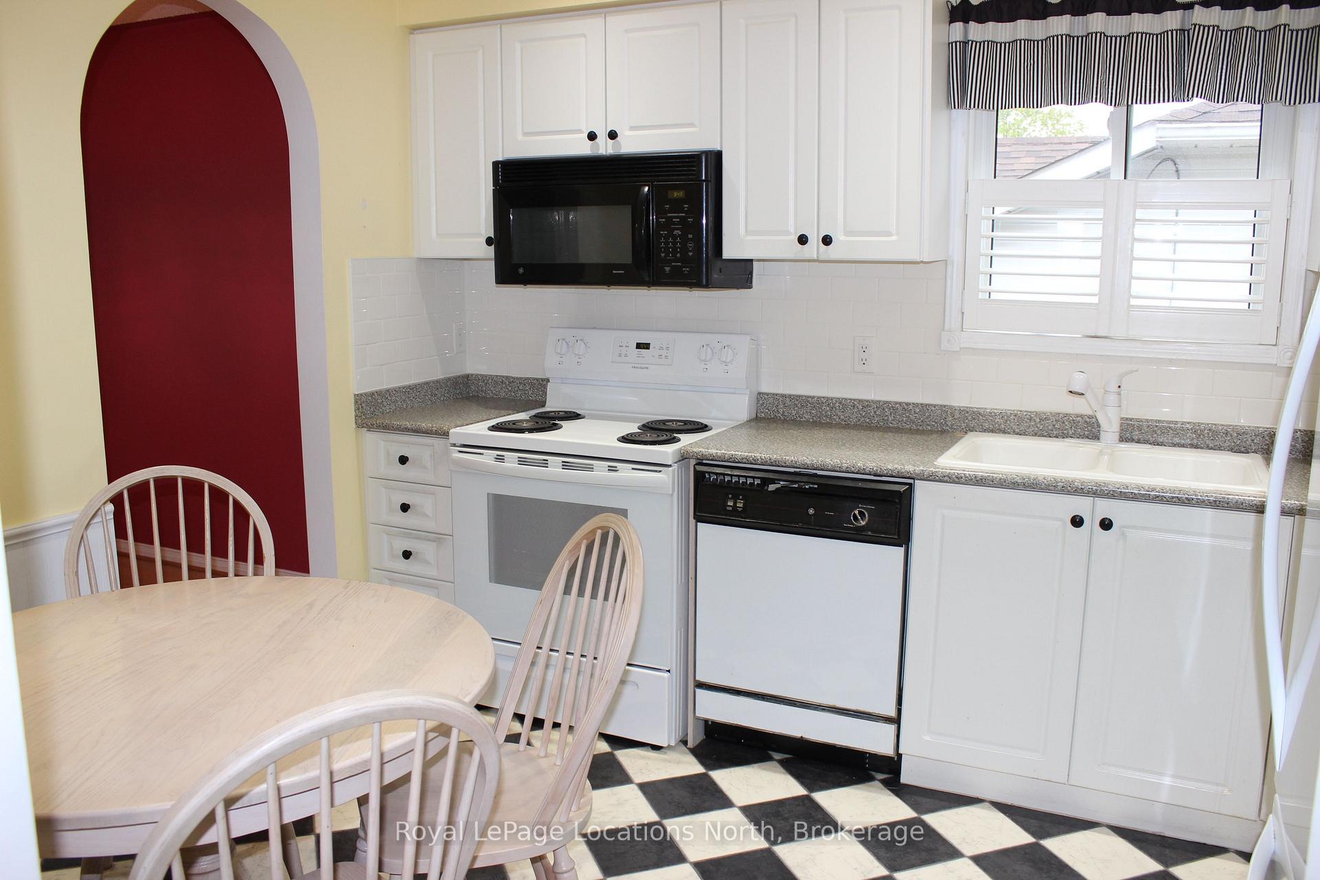 Photo 15 of 21 Langevin Drive, Wasaga Beach — HOMEH