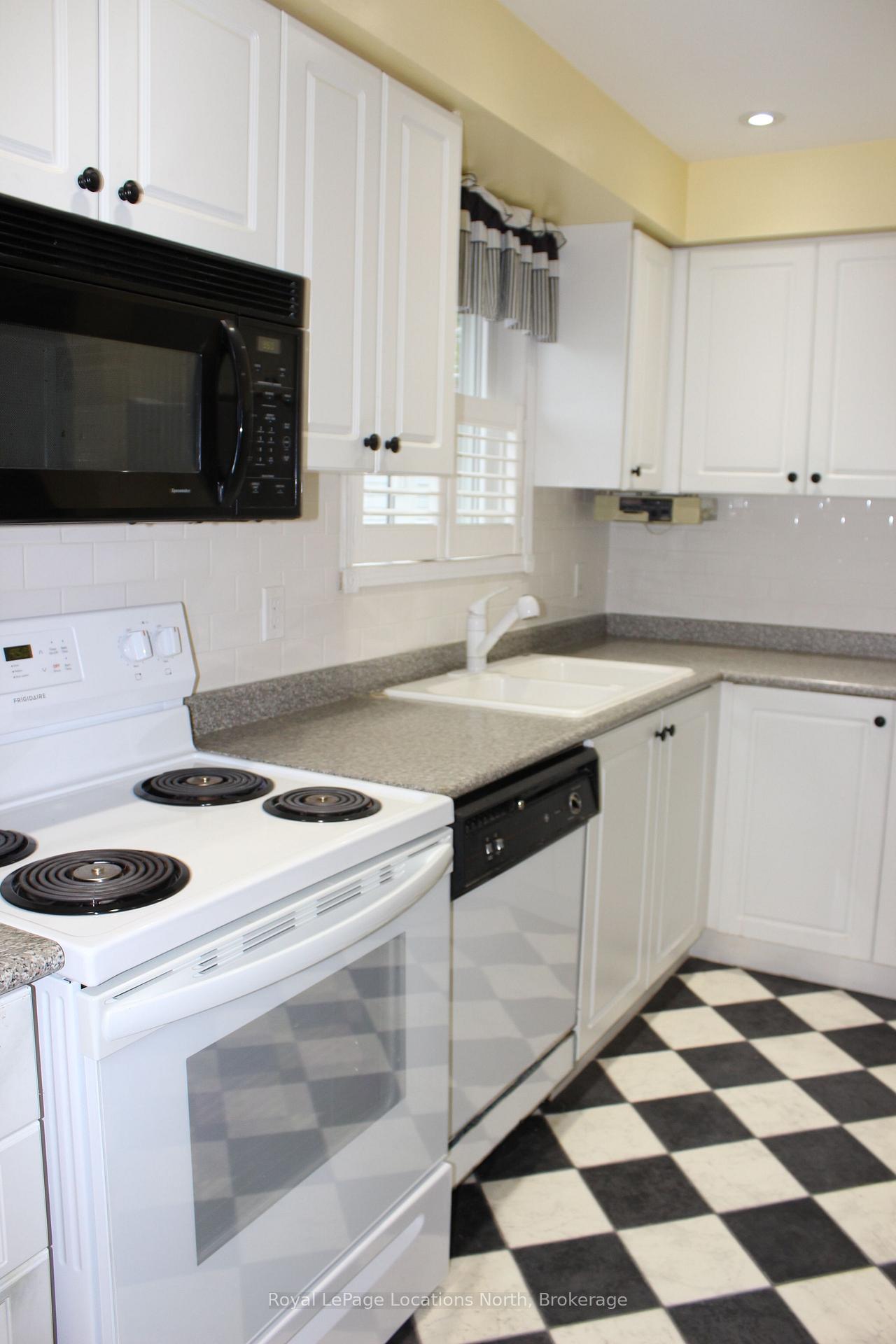 Photo 18 of 21 Langevin Drive, Wasaga Beach — HOMEH