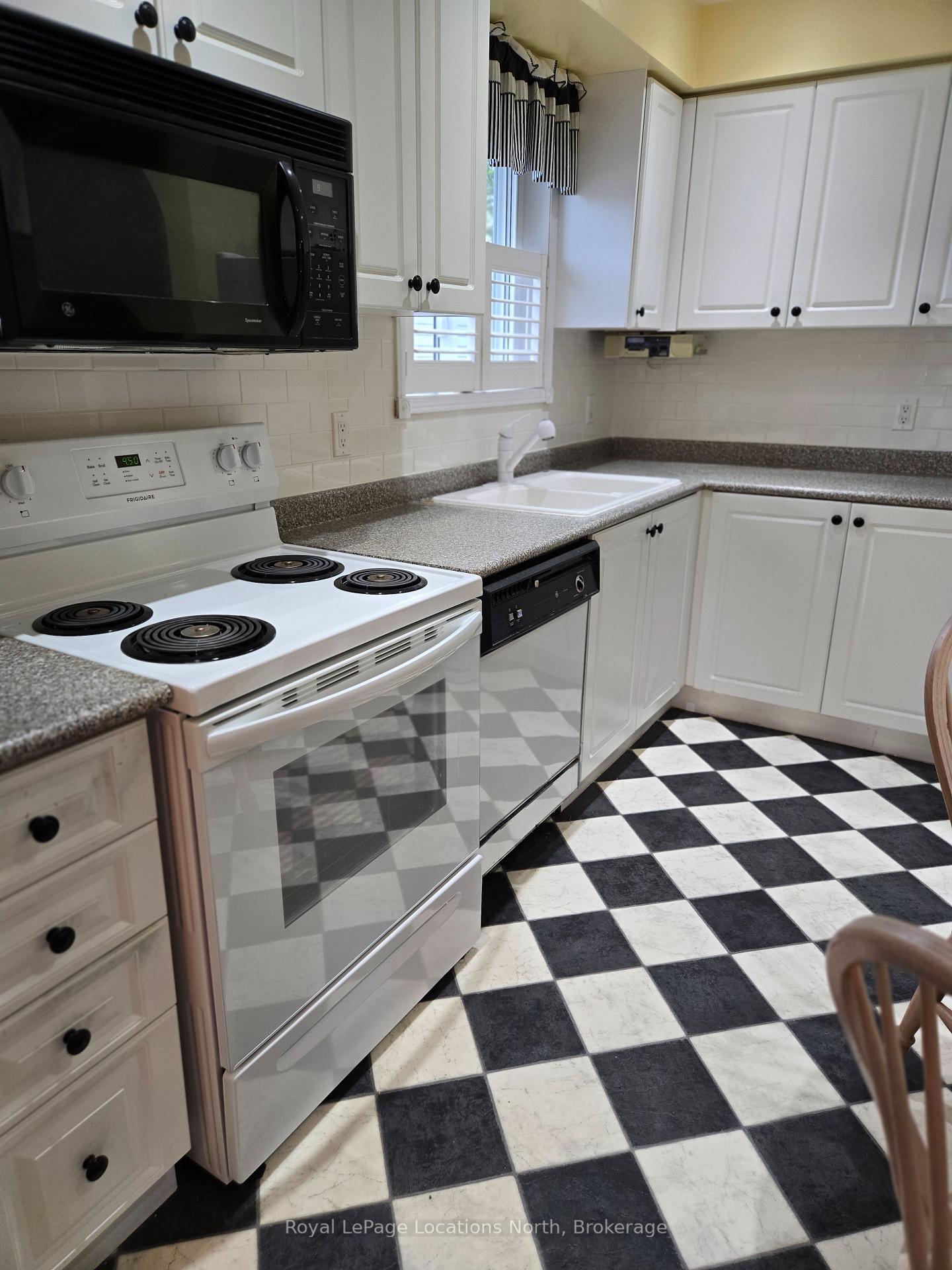 Photo 26 of 21 Langevin Drive, Wasaga Beach — HOMEH
