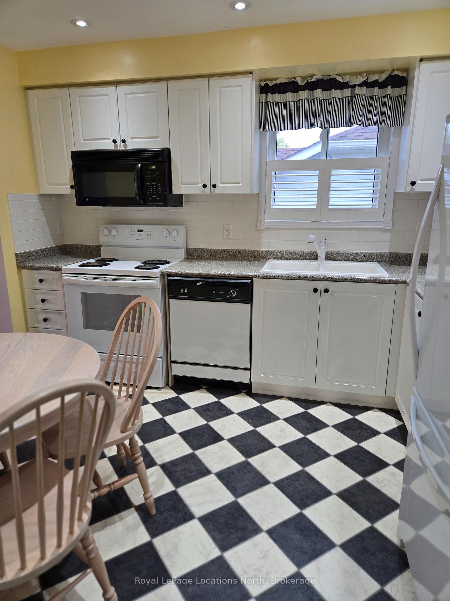 Photo 28 of 21 Langevin Drive, Wasaga Beach — HOMEH